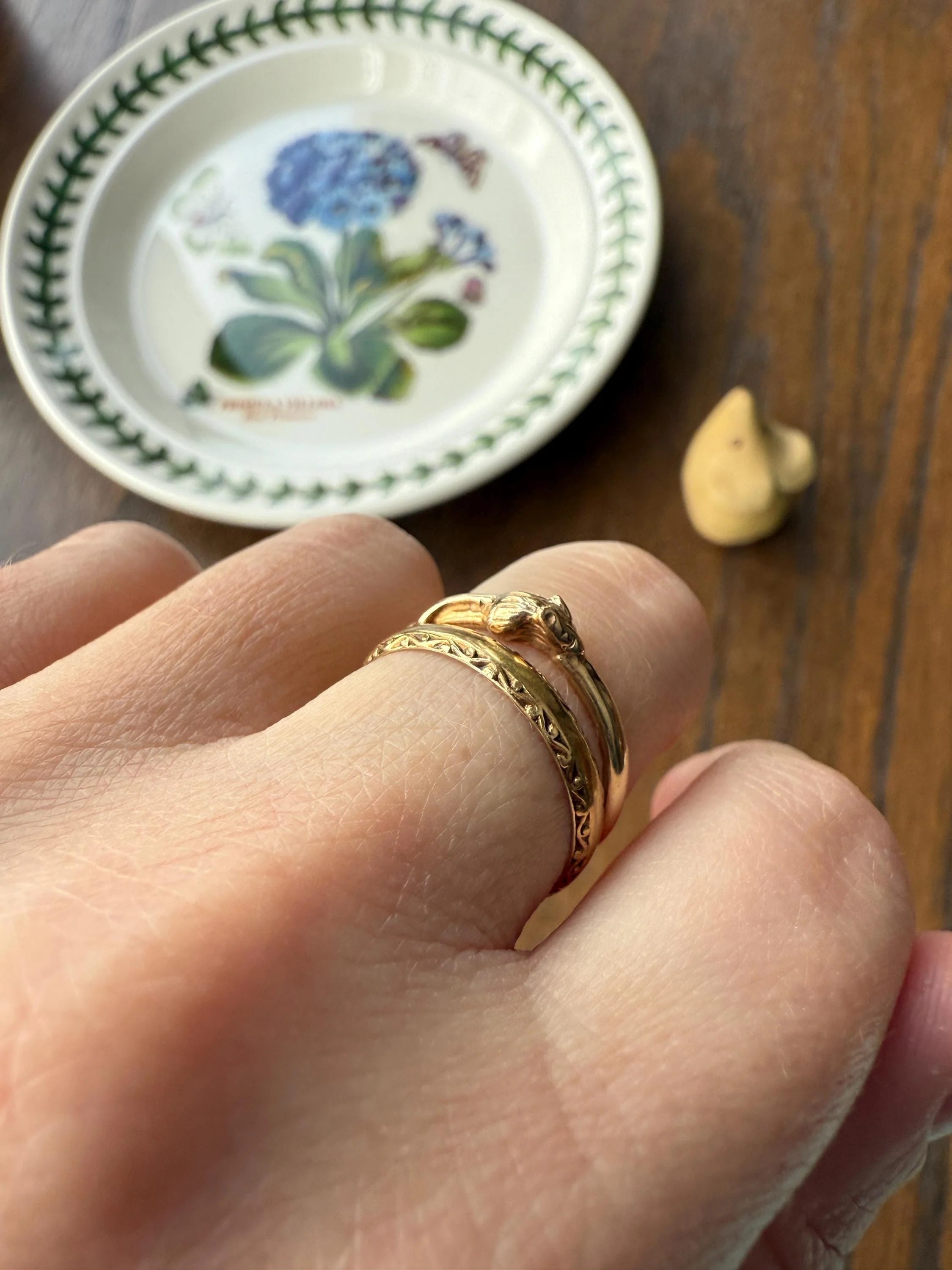 A Mouse from Mouse's House Figural 9k Gold Solid Band Stacker Ring Victorian Style Animal Jewelry Personal Collection Release : ) - Image 12