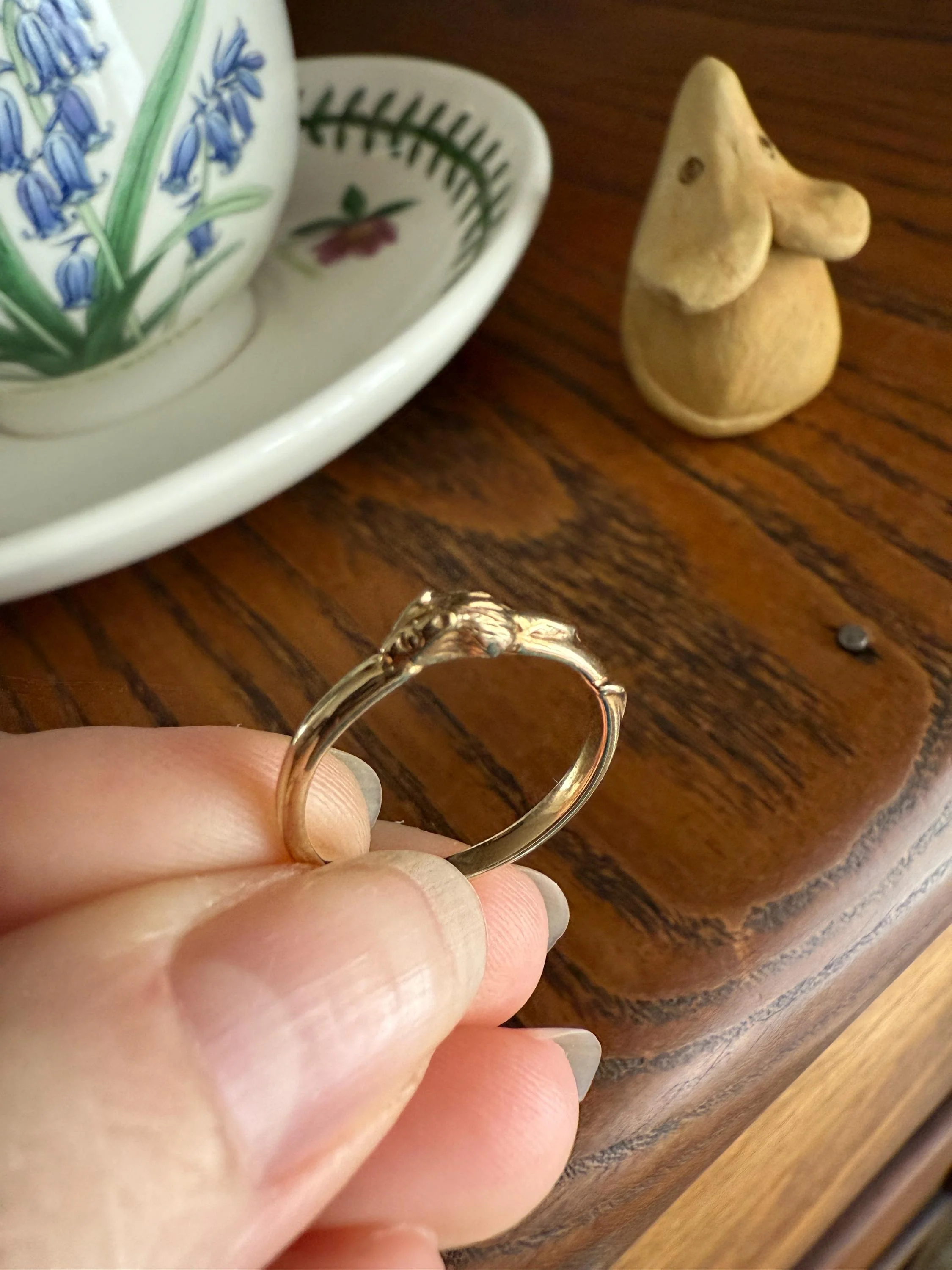 A Mouse from Mouse's House Figural 9k Gold Solid Band Stacker Ring Victorian Style Animal Jewelry Personal Collection Release : ) - Image 4