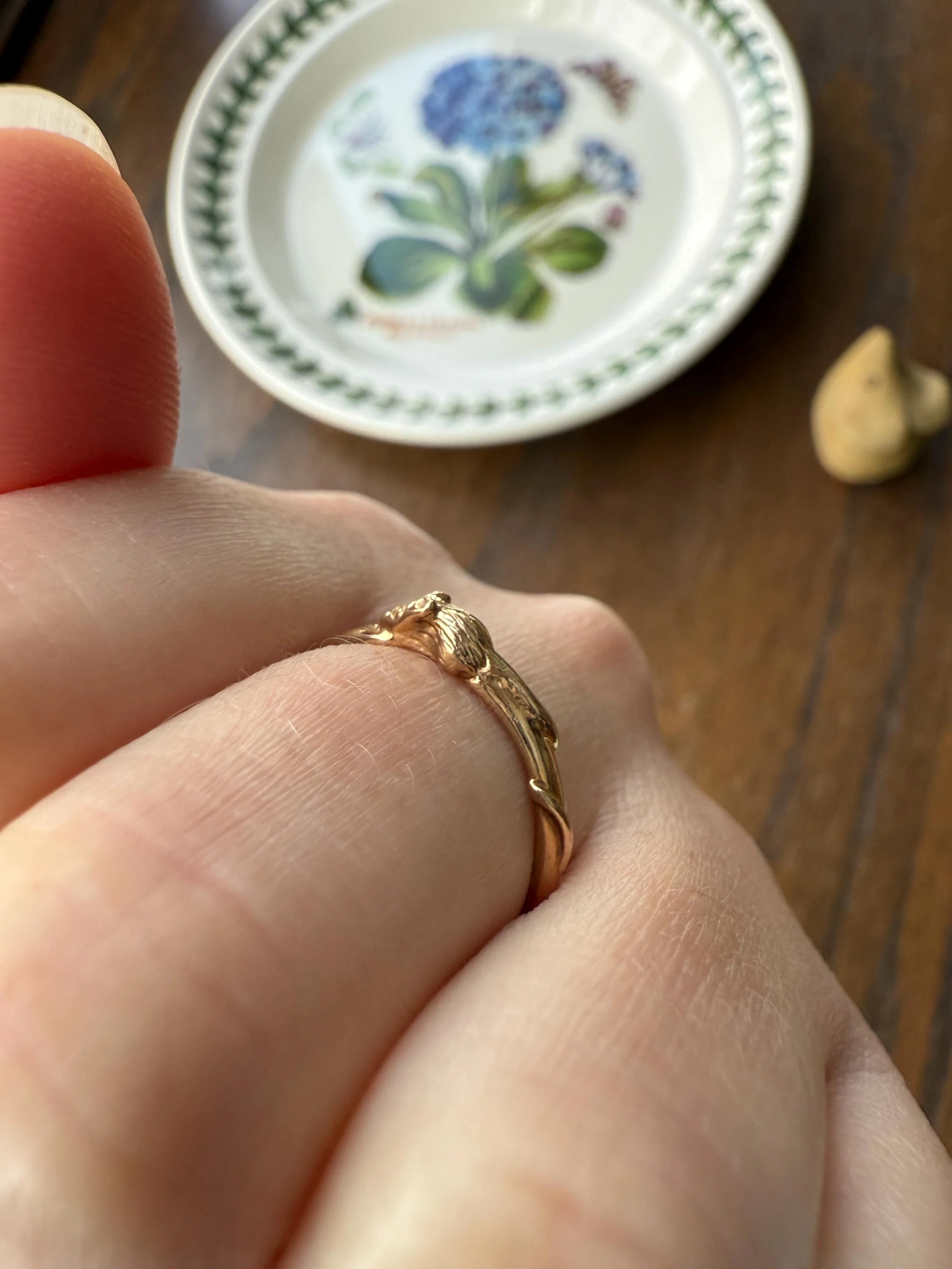 A Mouse from Mouse's House Figural 9k Gold Solid Band Stacker Ring Victorian Style Animal Jewelry Personal Collection Release : ) - Image 6