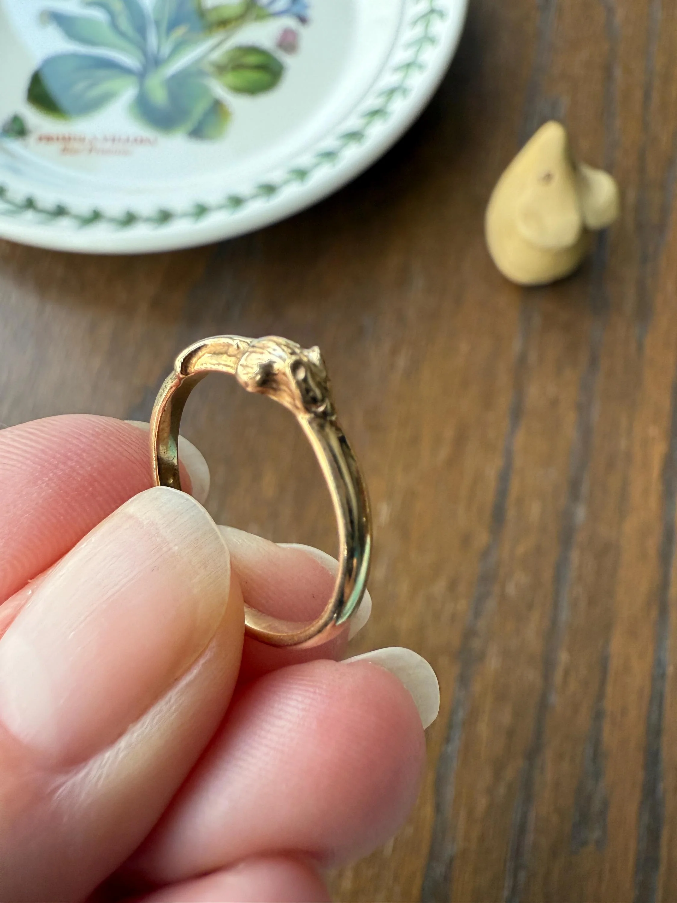 A Mouse from Mouse's House Figural 9k Gold Solid Band Stacker Ring Victorian Style Animal Jewelry Personal Collection Release : ) - Image 8
