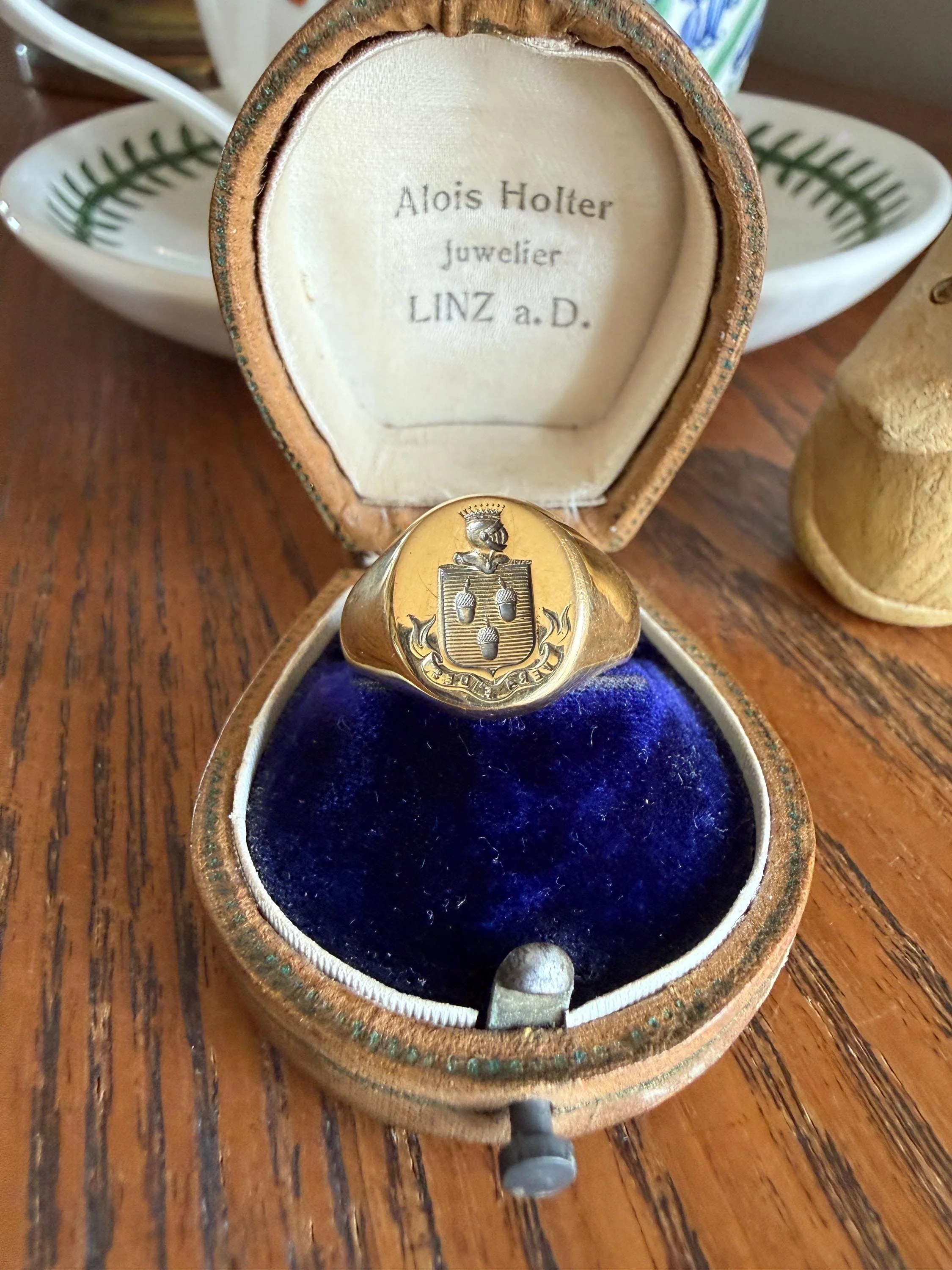 ACORNS True Faith Genuine Trust 18k Gold Count CROWN French Nobility Antique Shield SIGNET Ring Heraldic Crest Chunky Coat of Arm Man Unisex - Image 5