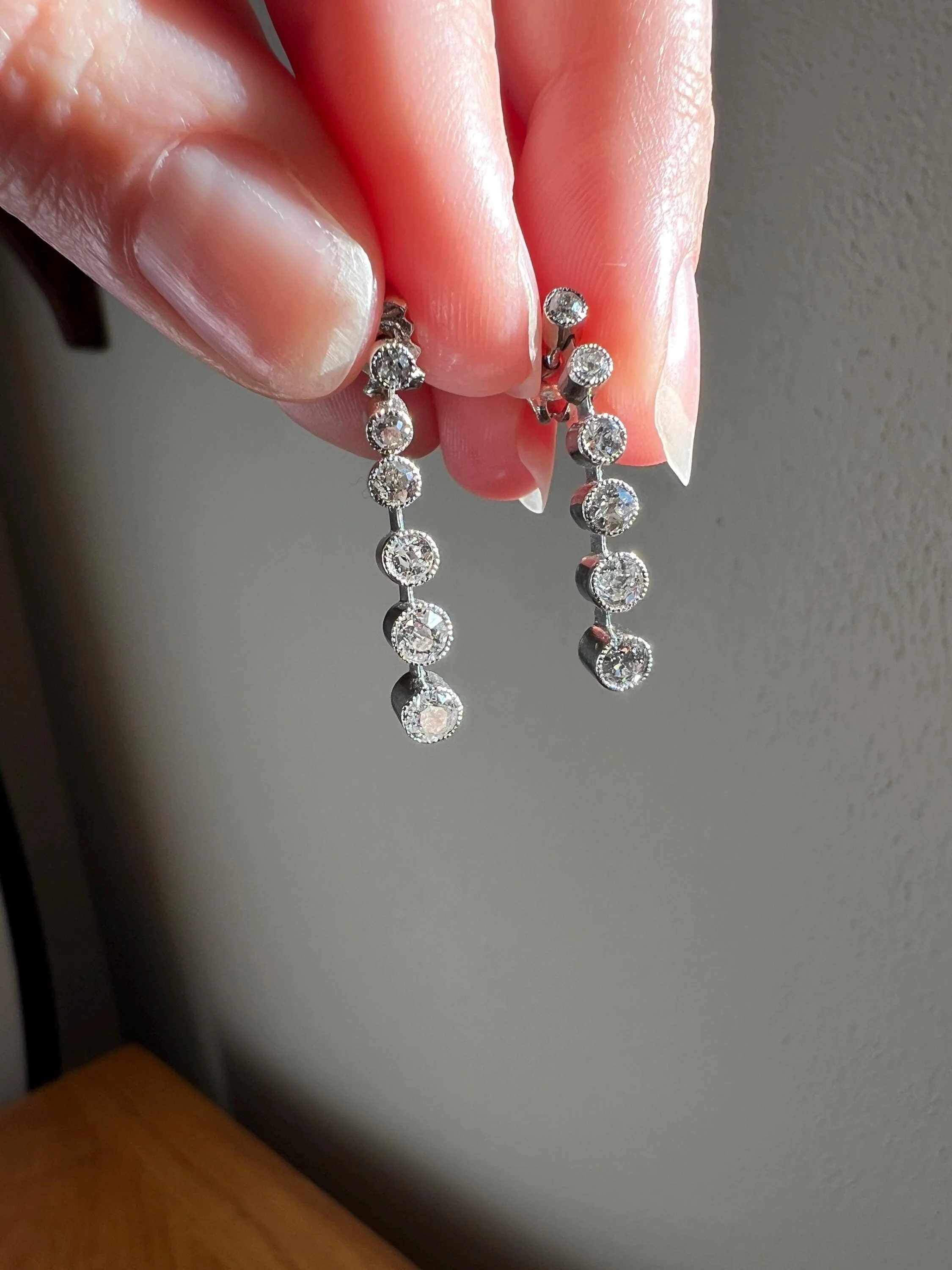 ANTIQUE 1.1 Carat Old Mine Cut DIAMOND Dangle Earrings 18k White Gold Platinum French Linear Six Stone Art Deco - Image 11