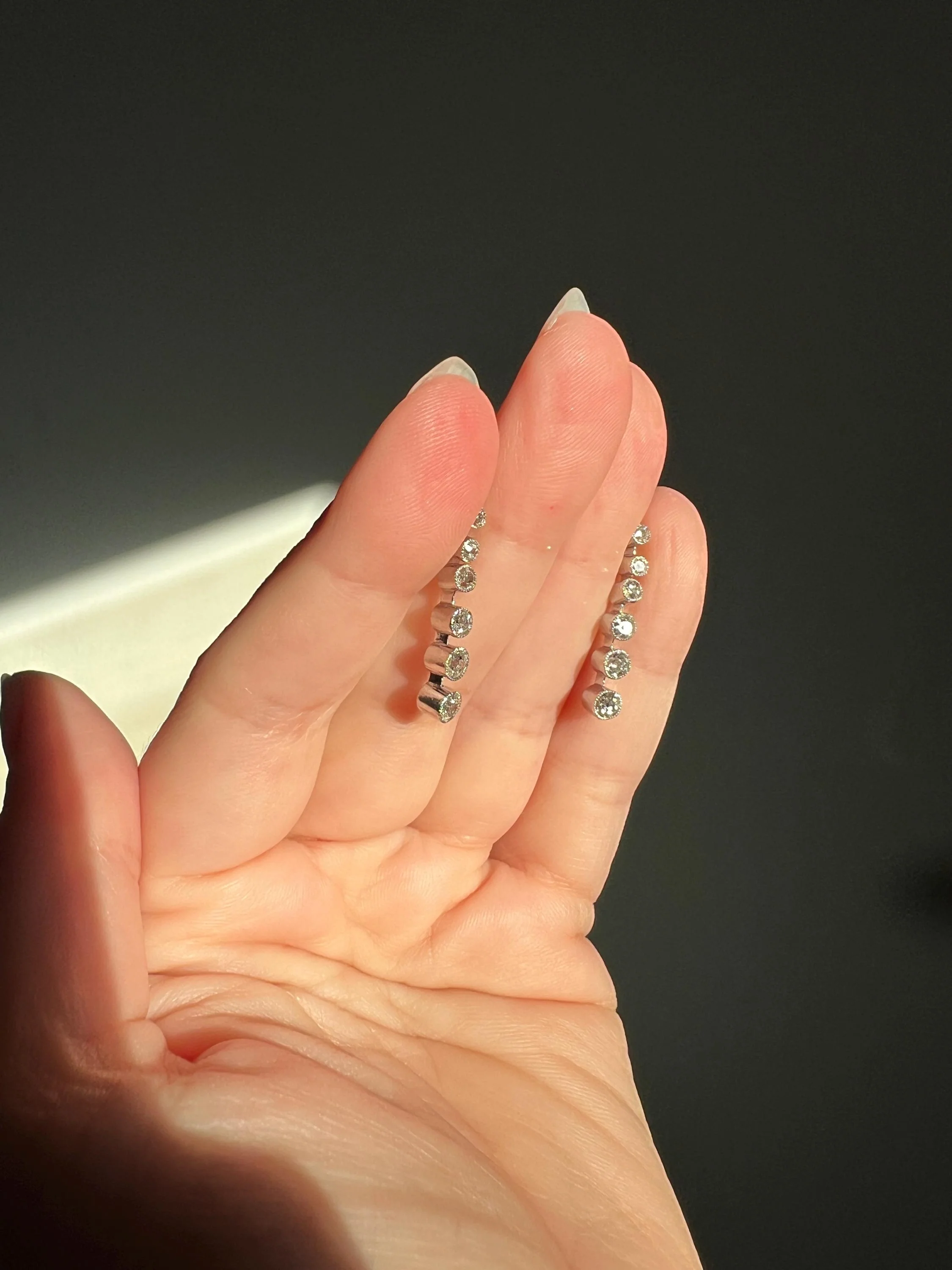 ANTIQUE 1.1 Carat Old Mine Cut DIAMOND Dangle Earrings 18k White Gold Platinum French Linear Six Stone Art Deco - Image 4
