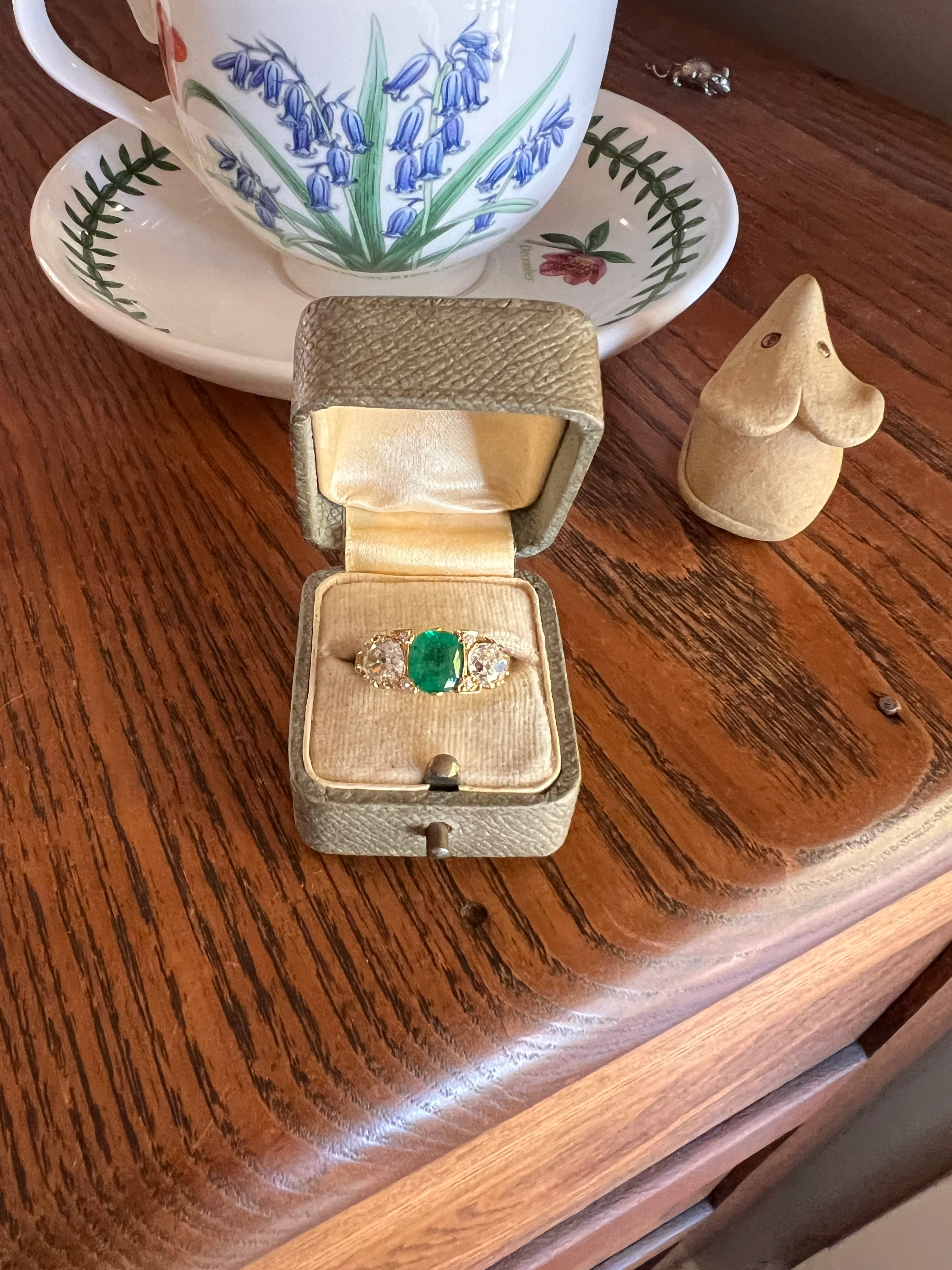 Antique 1.5 Carat Natural EMERALD & 1.9 Carat Tdw Eye Clean Old Mine Cut DIAMOND Three Stone Ring 18k Gold - Image 12