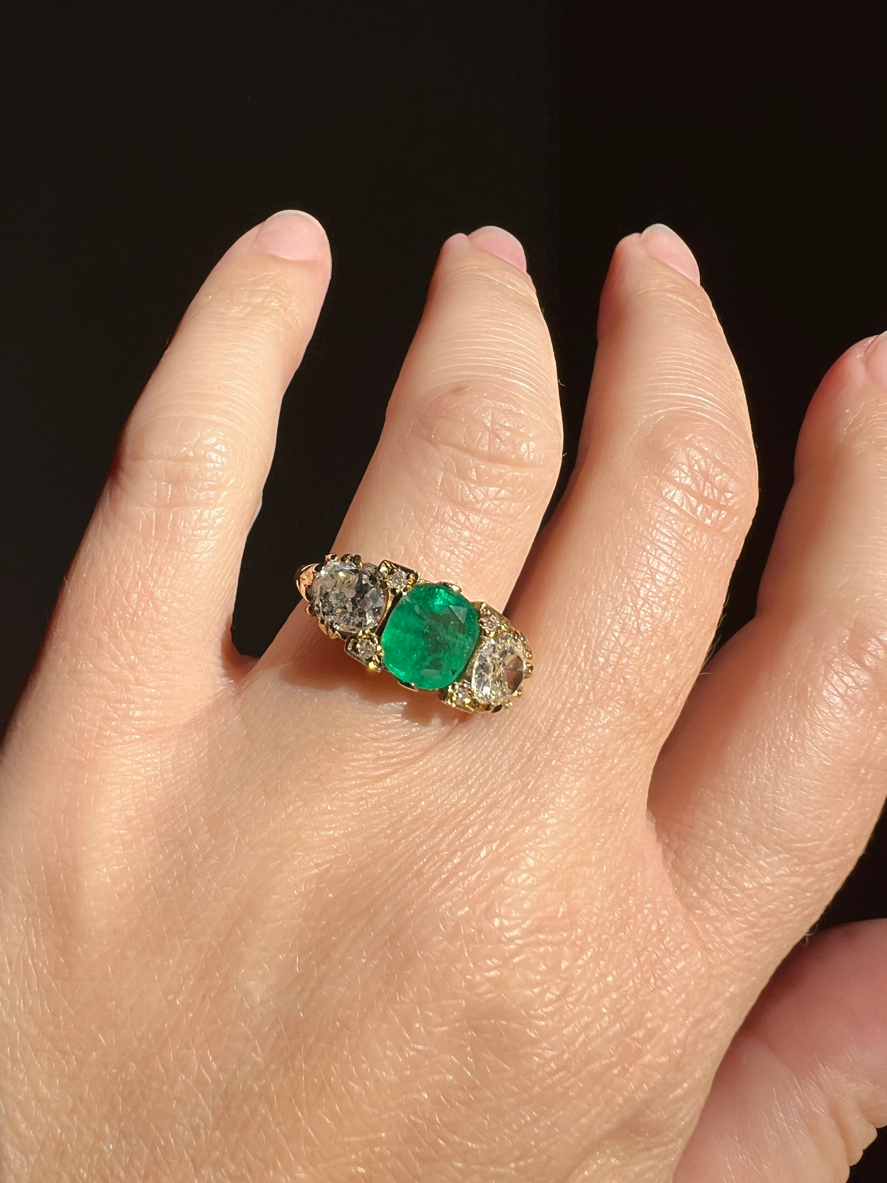 Antique 1.5 Carat Natural EMERALD & 1.9 Carat Tdw Eye Clean Old Mine Cut DIAMOND Three Stone Ring 18k Gold - Image 16