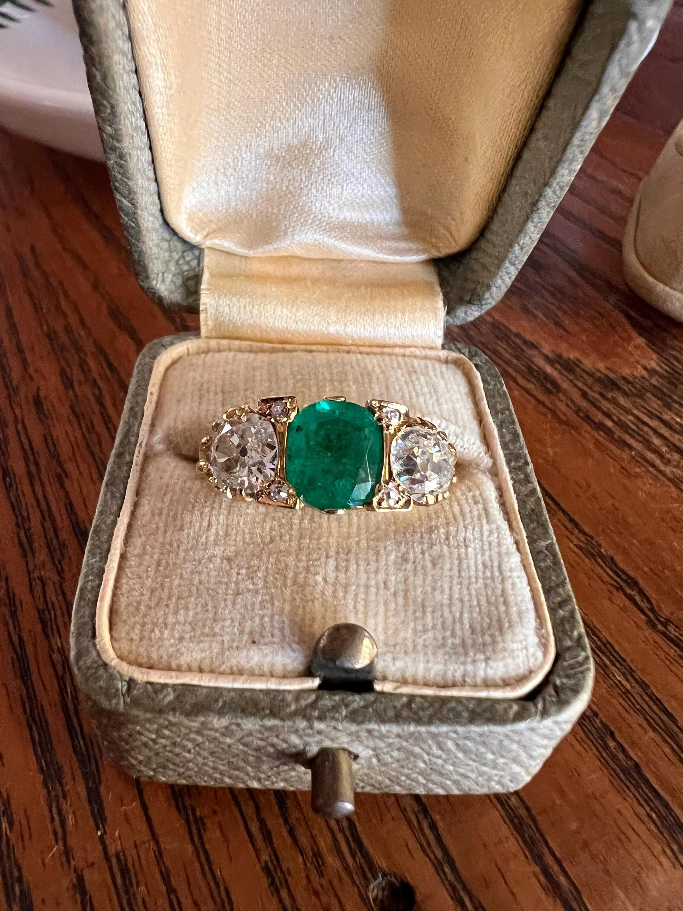 Antique 1.5 Carat Natural EMERALD & 1.9 Carat Tdw Eye Clean Old Mine Cut DIAMOND Three Stone Ring 18k Gold - Image 3