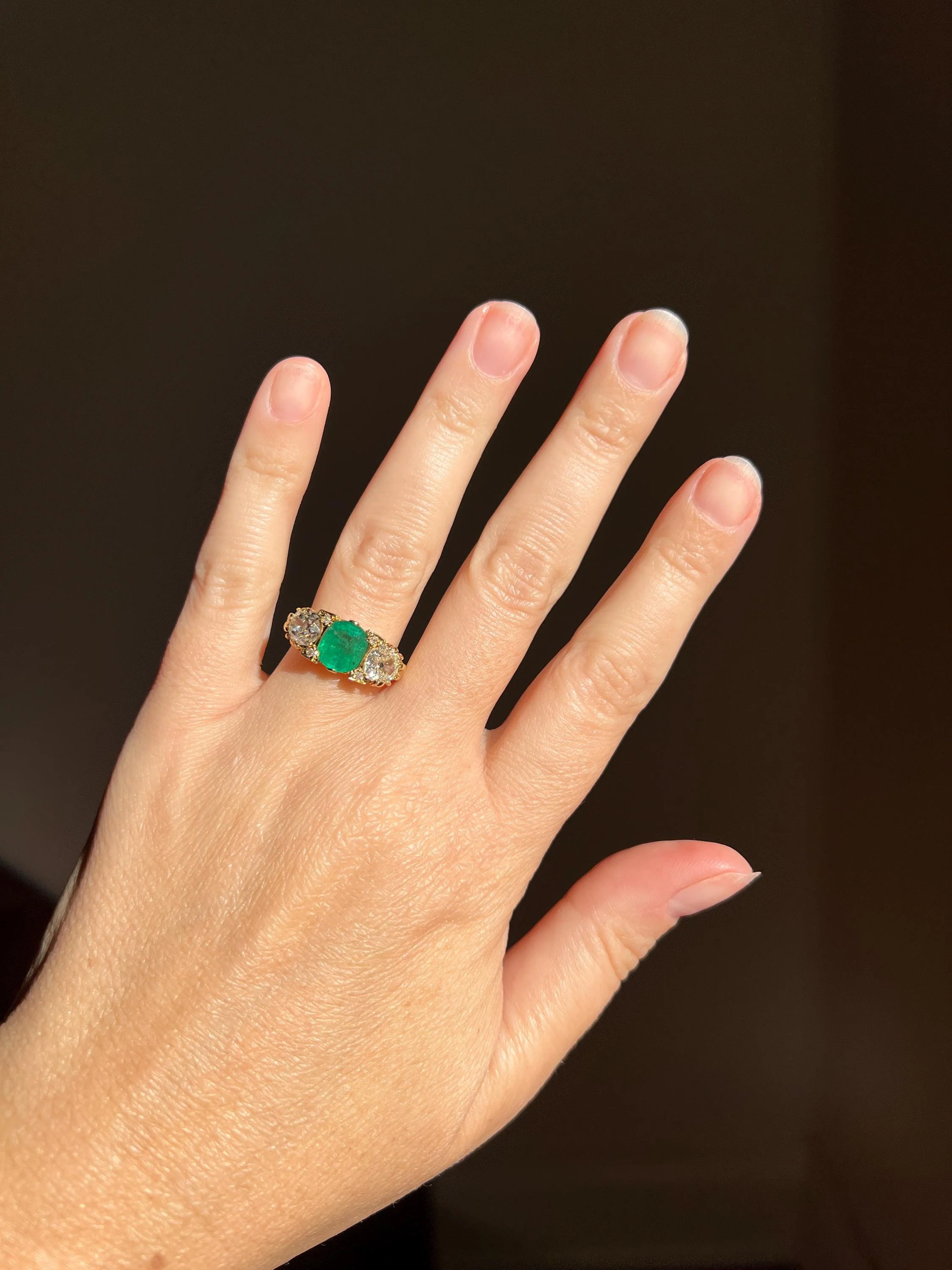Antique 1.5 Carat Natural EMERALD & 1.9 Carat Tdw Eye Clean Old Mine Cut DIAMOND Three Stone Ring 18k Gold - Image 4
