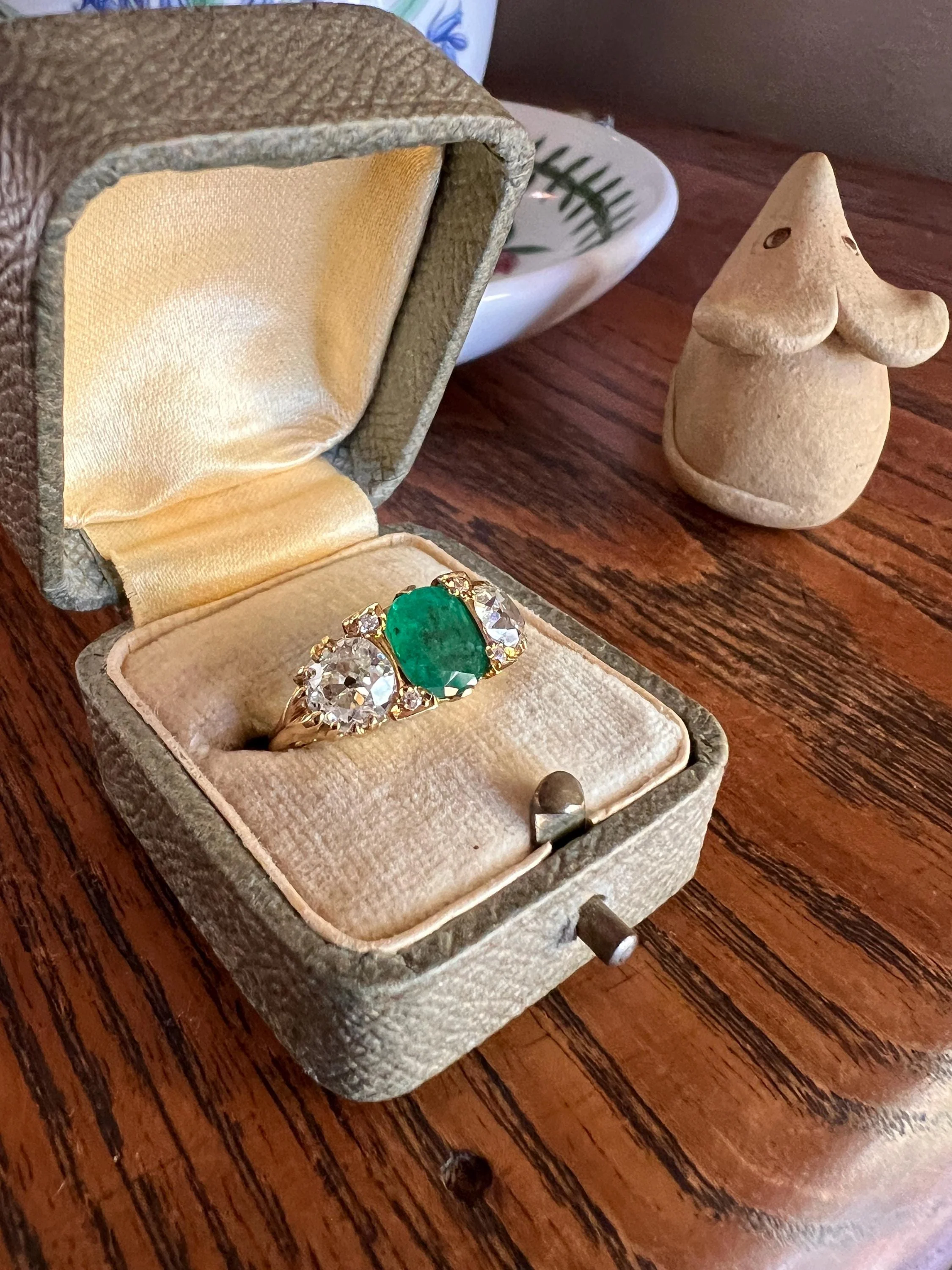 Antique 1.5 Carat Natural EMERALD & 1.9 Carat Tdw Eye Clean Old Mine Cut DIAMOND Three Stone Ring 18k Gold - Image 6