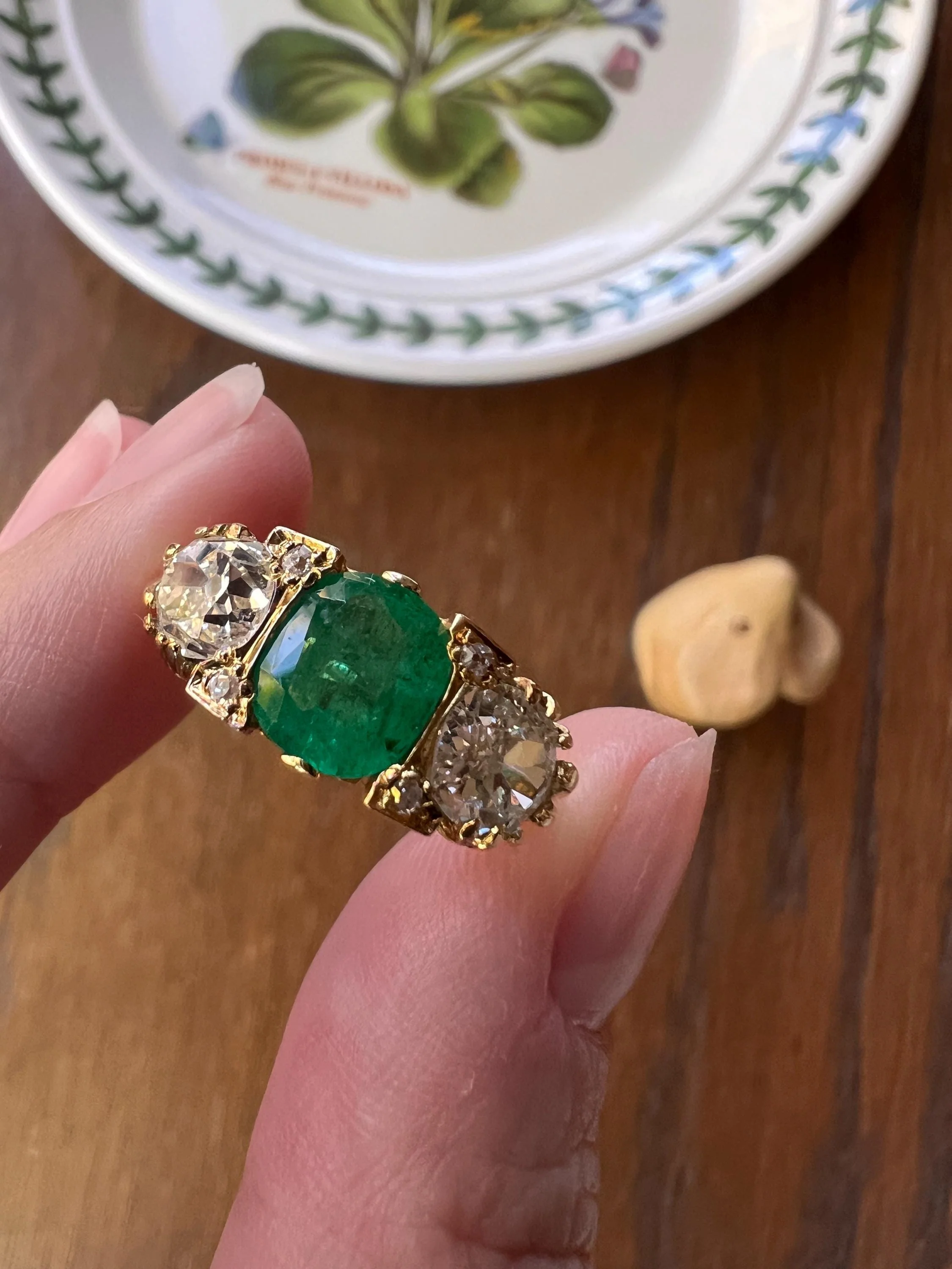 Antique 1.5 Carat Natural EMERALD & 1.9 Carat Tdw Eye Clean Old Mine Cut DIAMOND Three Stone Ring 18k Gold - Image 7