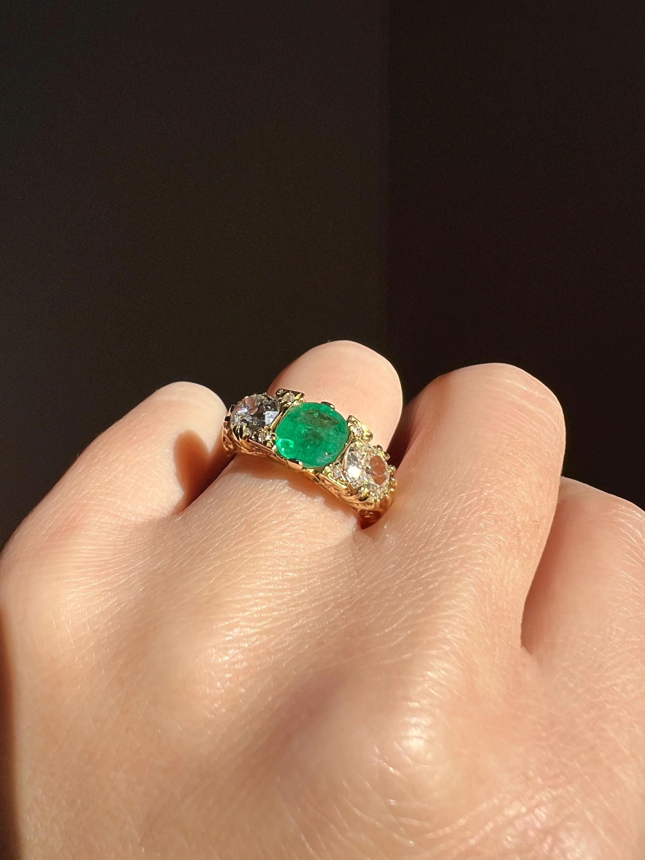 Antique 1.5 Carat Natural EMERALD & 1.9 Carat Tdw Eye Clean Old Mine Cut DIAMOND Three Stone Ring 18k Gold - Image 8