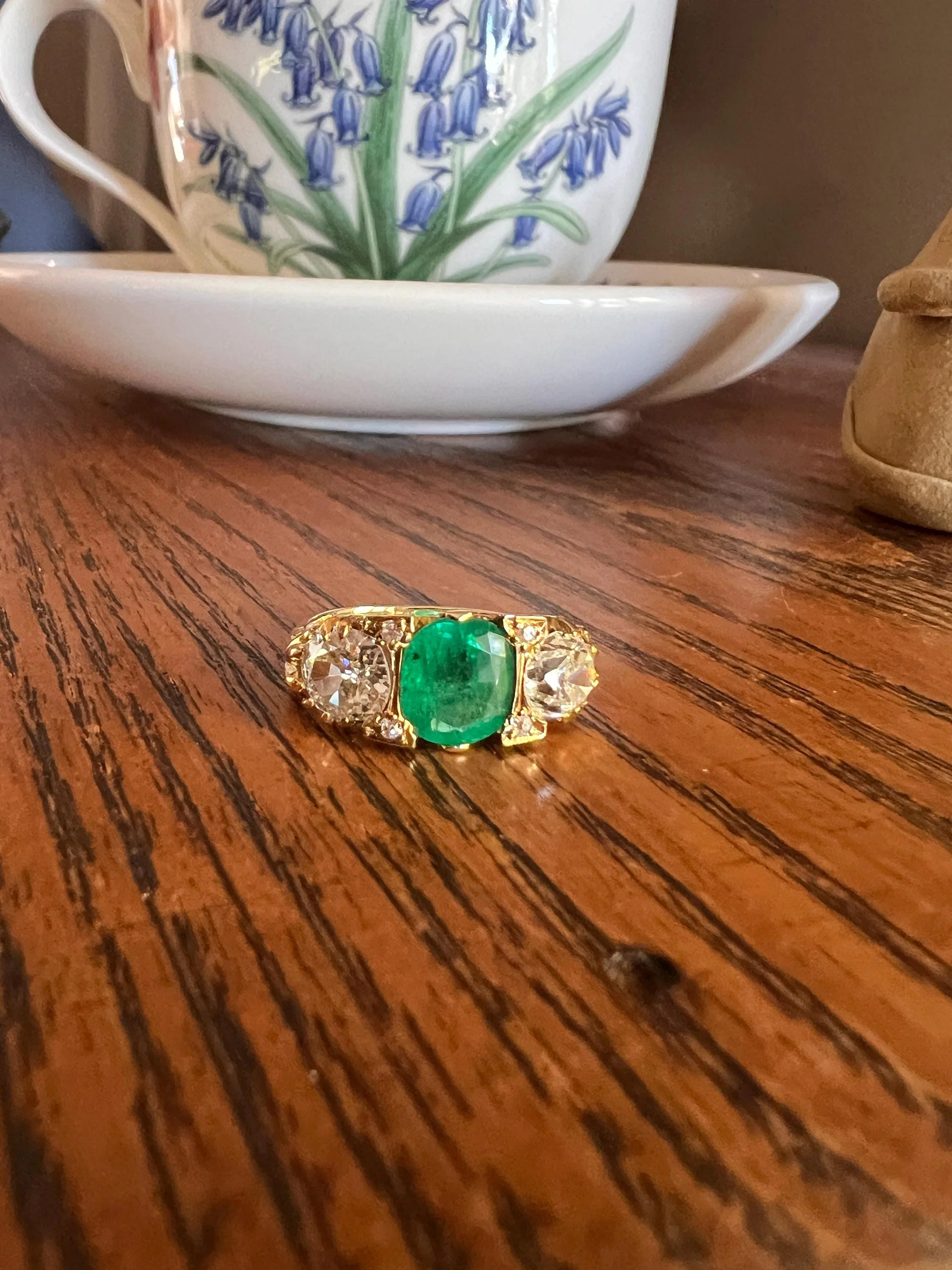 Antique 1.5 Carat Natural EMERALD & 1.9 Carat Tdw Eye Clean Old Mine Cut DIAMOND Three Stone Ring 18k Gold - Image 9