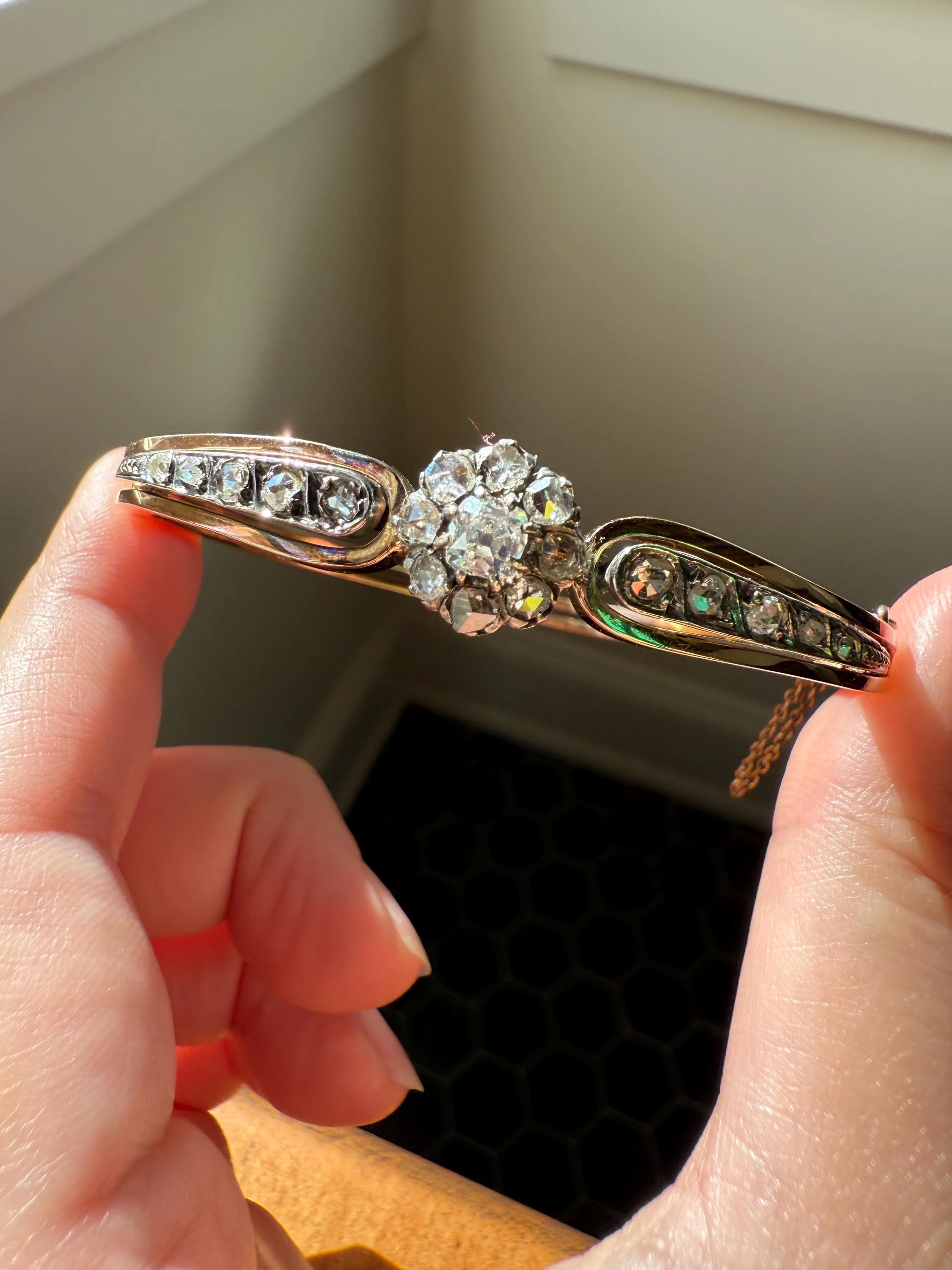 ANTIQUE 1.5Ctw Daisy CLUSTER Old Mine & Rose Cut DIAMONDS French Hinged Bangle Bracelet 18k Gold Silver Belle Epoque OmC Victorian Hallmark - Image 4