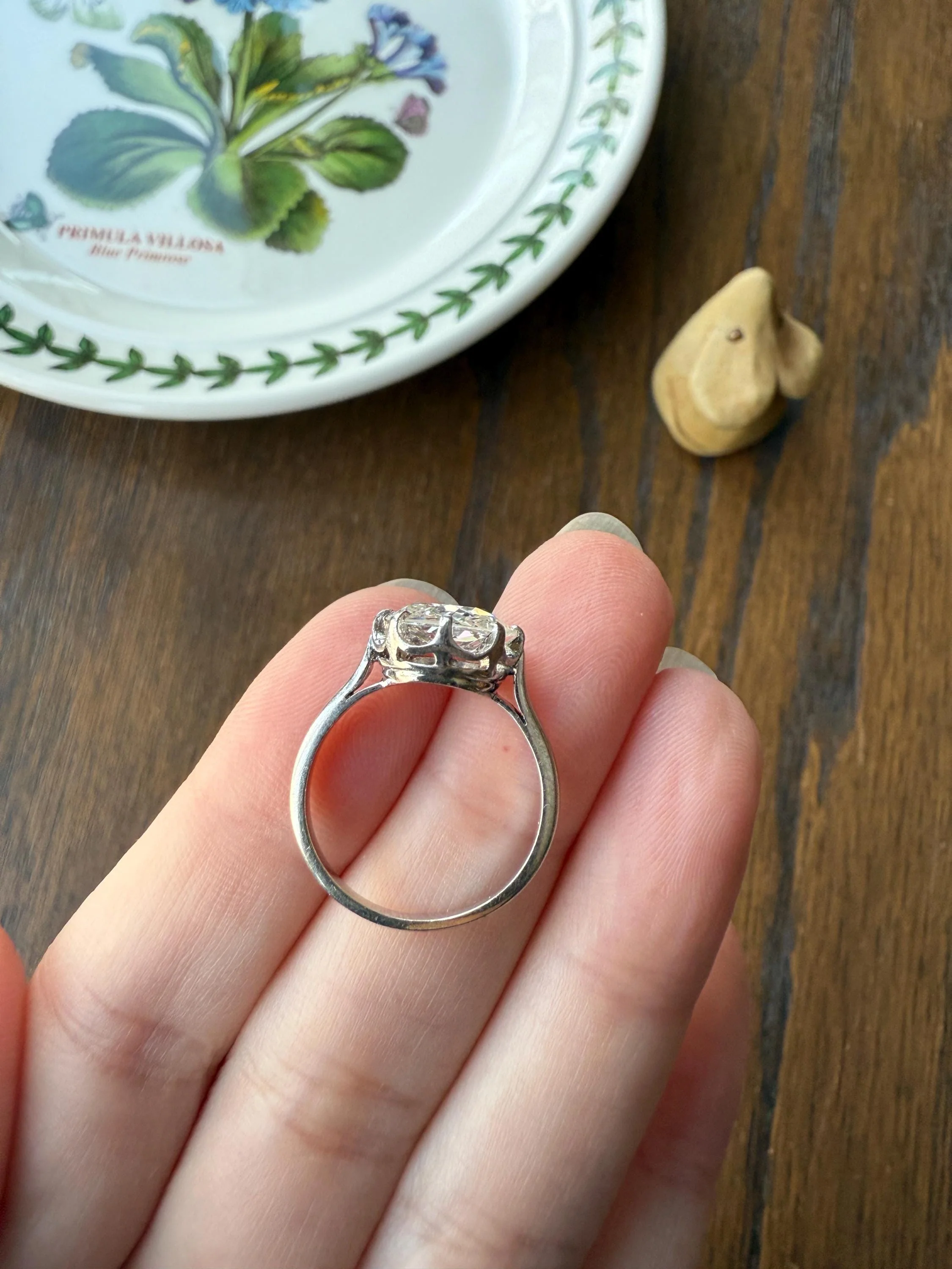 Antique 1.75 Carat Old Mine Cut DIAMOND East West OVAL Solitaire French Engagement Ring 18k White Gold Rainbow Stacker Love Gift Spready OMC - Image 16