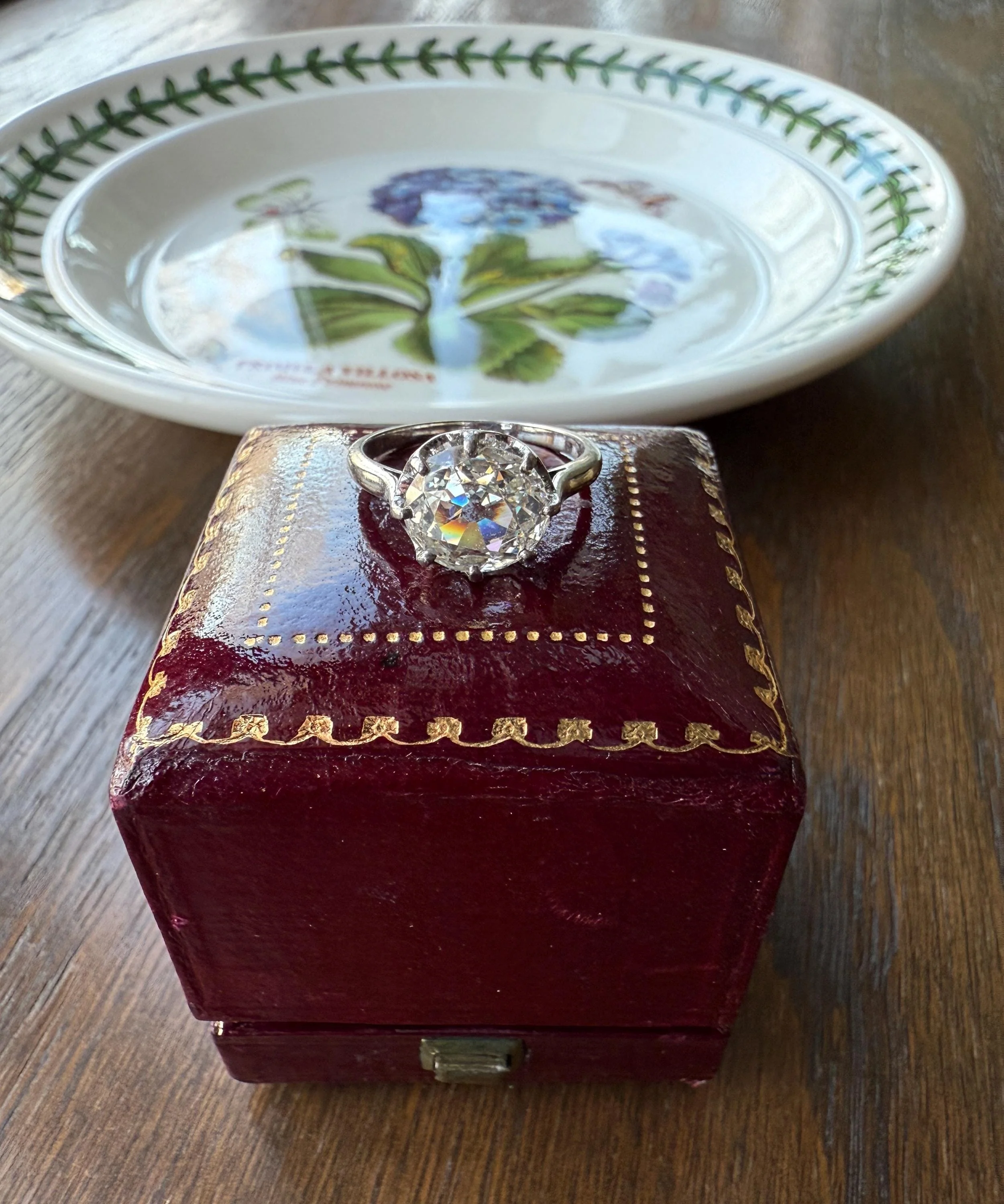 Antique 1.75 Carat Old Mine Cut DIAMOND East West OVAL Solitaire French Engagement Ring 18k White Gold Rainbow Stacker Love Gift Spready OMC - Image 2