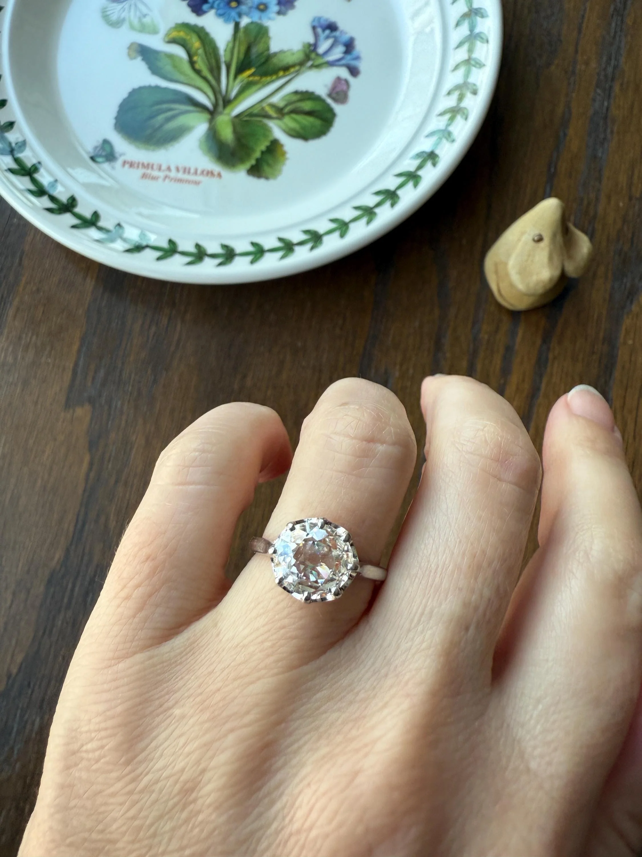 Antique 1.75 Carat Old Mine Cut DIAMOND East West OVAL Solitaire French Engagement Ring 18k White Gold Rainbow Stacker Love Gift Spready OMC - Image 6