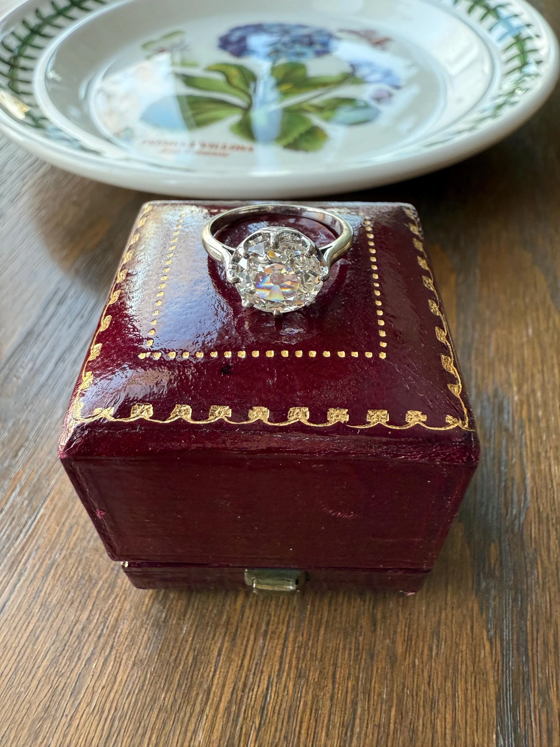 Antique 1.75 Carat Old Mine Cut DIAMOND East West OVAL Solitaire French Engagement Ring 18k White Gold Rainbow Stacker Love Gift Spready OMC - Image 7