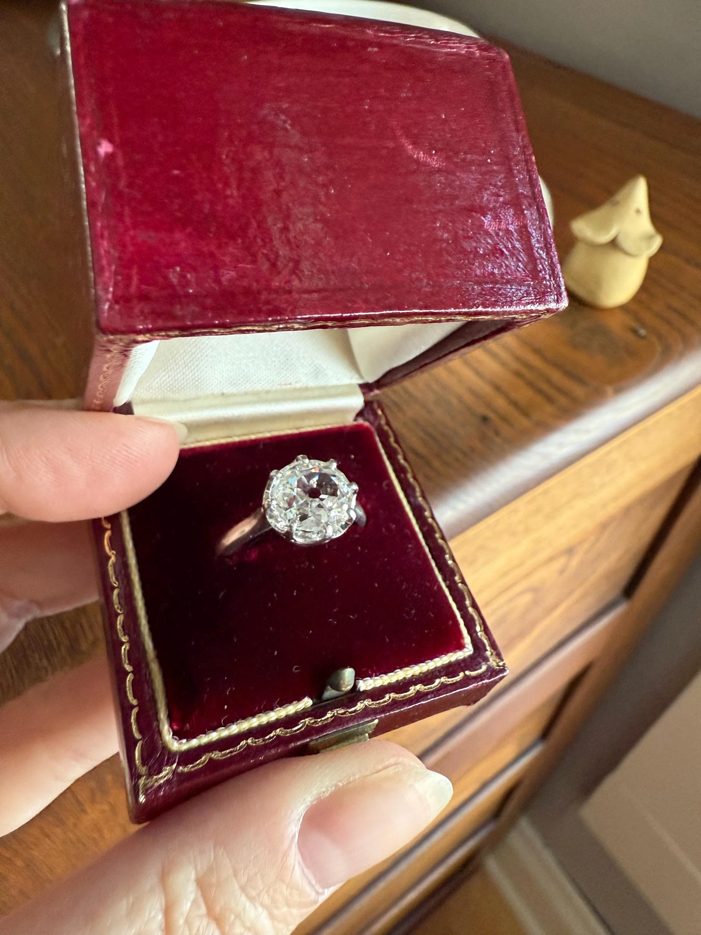 Antique 1.75 Carat Old Mine Cut DIAMOND East West OVAL Solitaire French Engagement Ring 18k White Gold Rainbow Stacker Love Gift Spready OMC - Image 9
