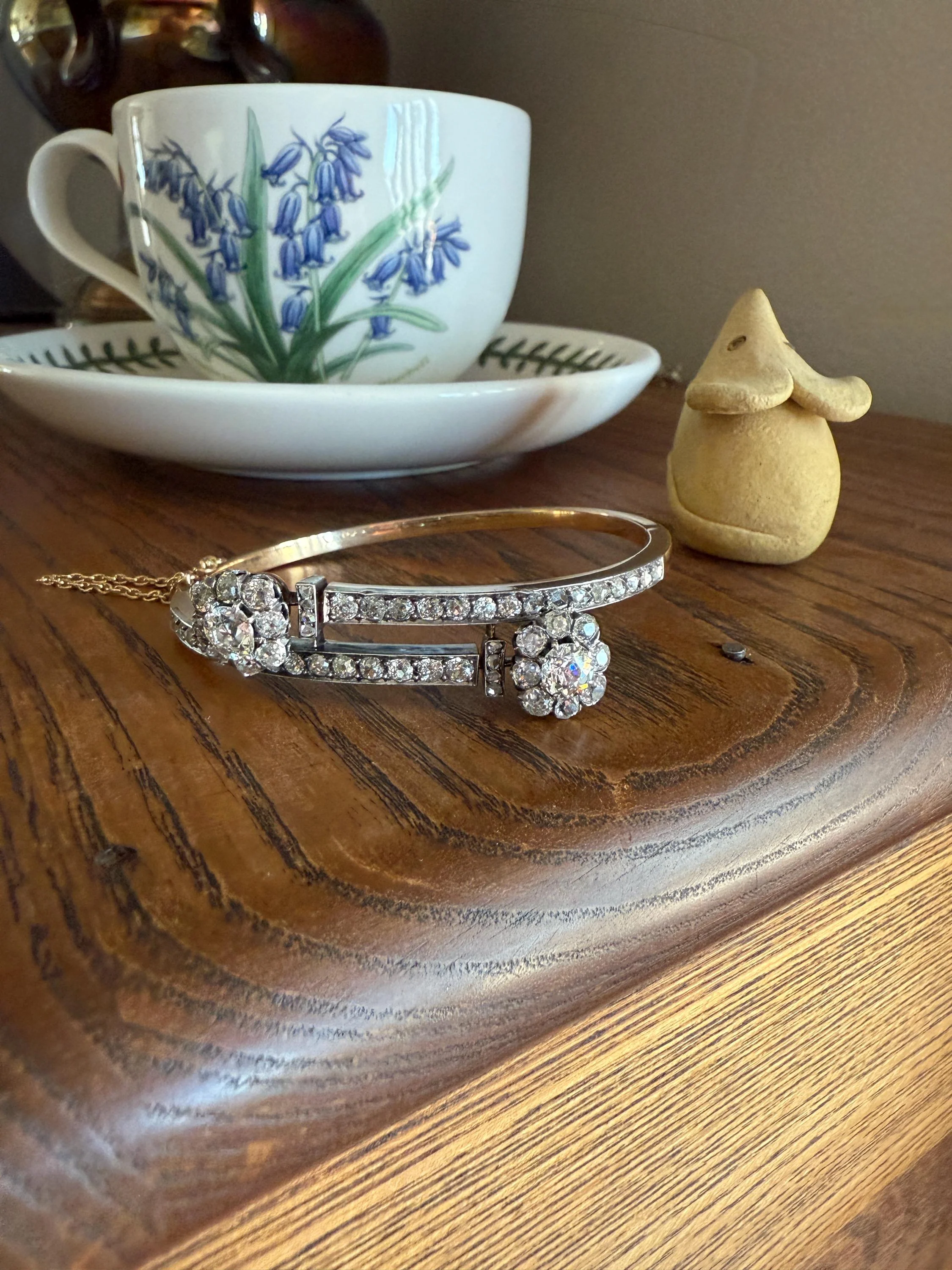 ANTIQUE 6 Carats Double Daisy CLUSTER 56 Old Mine & Rose Cut DIAMONDS French Hinged Bangle Bracelet 18k Gold Belle Epoque - Image 11