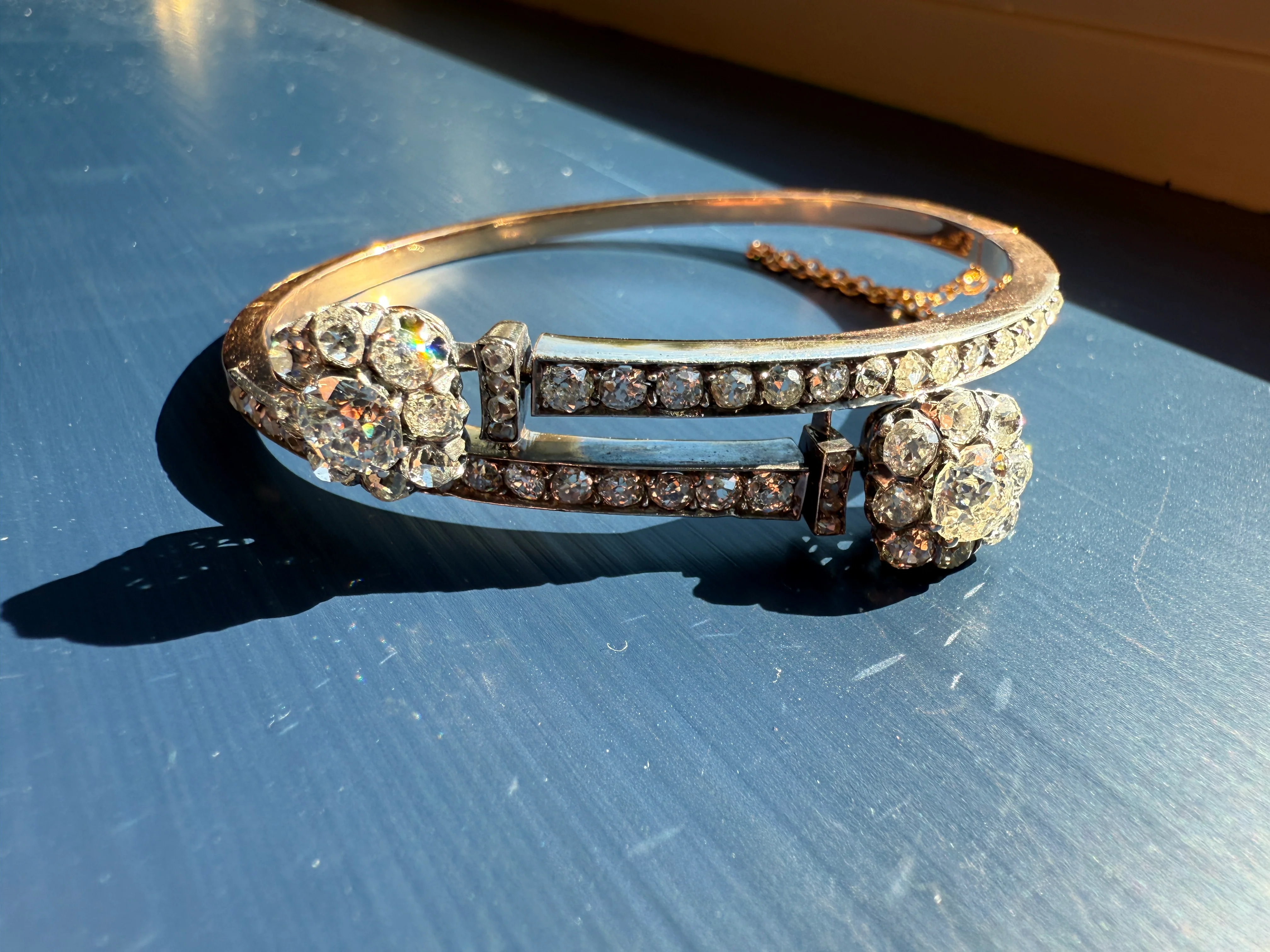 ANTIQUE 6 Carats Double Daisy CLUSTER 56 Old Mine & Rose Cut DIAMONDS French Hinged Bangle Bracelet 18k Gold Belle Epoque - Image 12