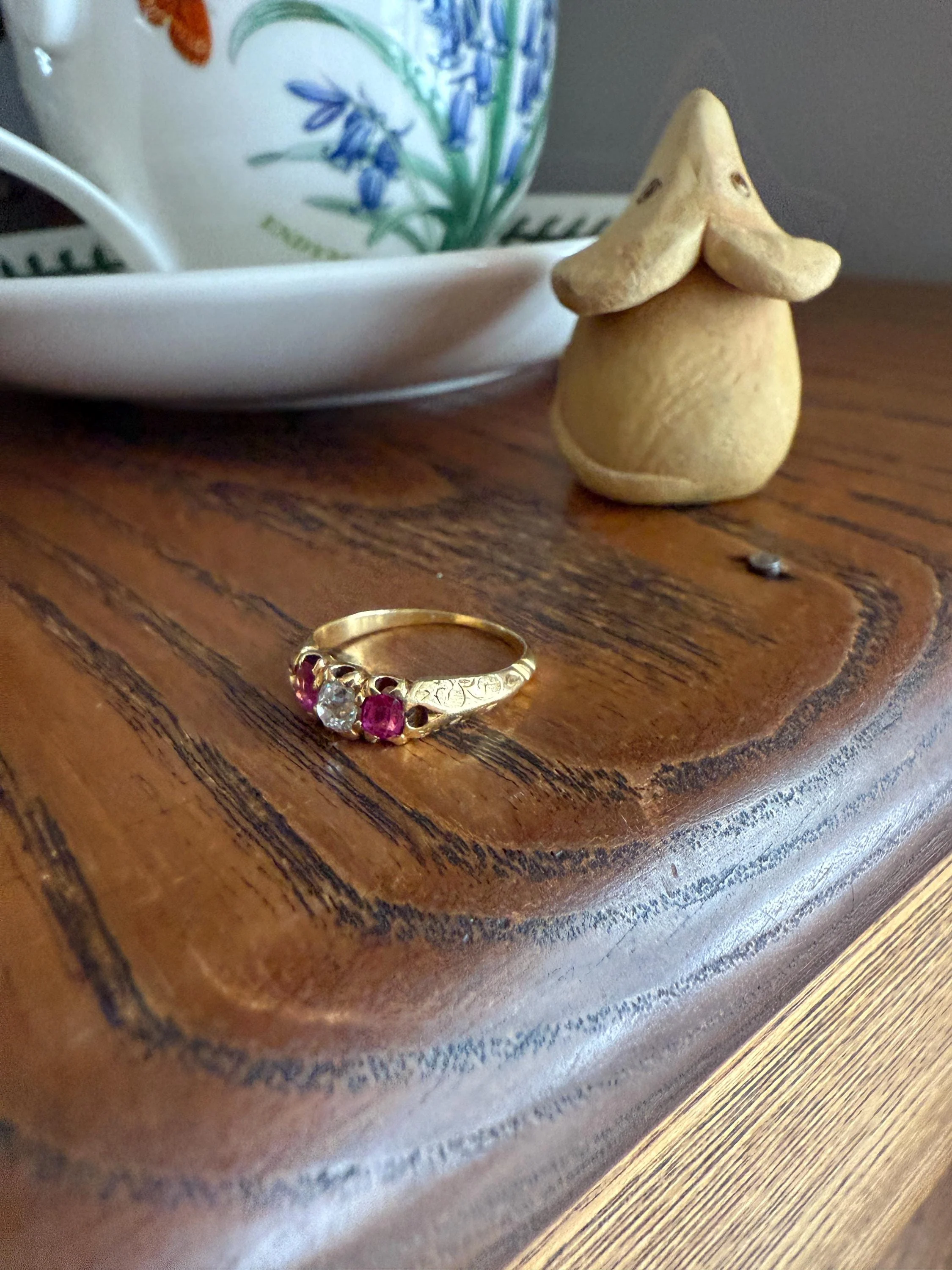 Antique Elongated Old Mine Cut DIAMOND Ruby Pink 18k Gold Three Stone Ring Stacker Band Victorian Pinky Midi Engraved Knife Edge Shoulders - Image 16
