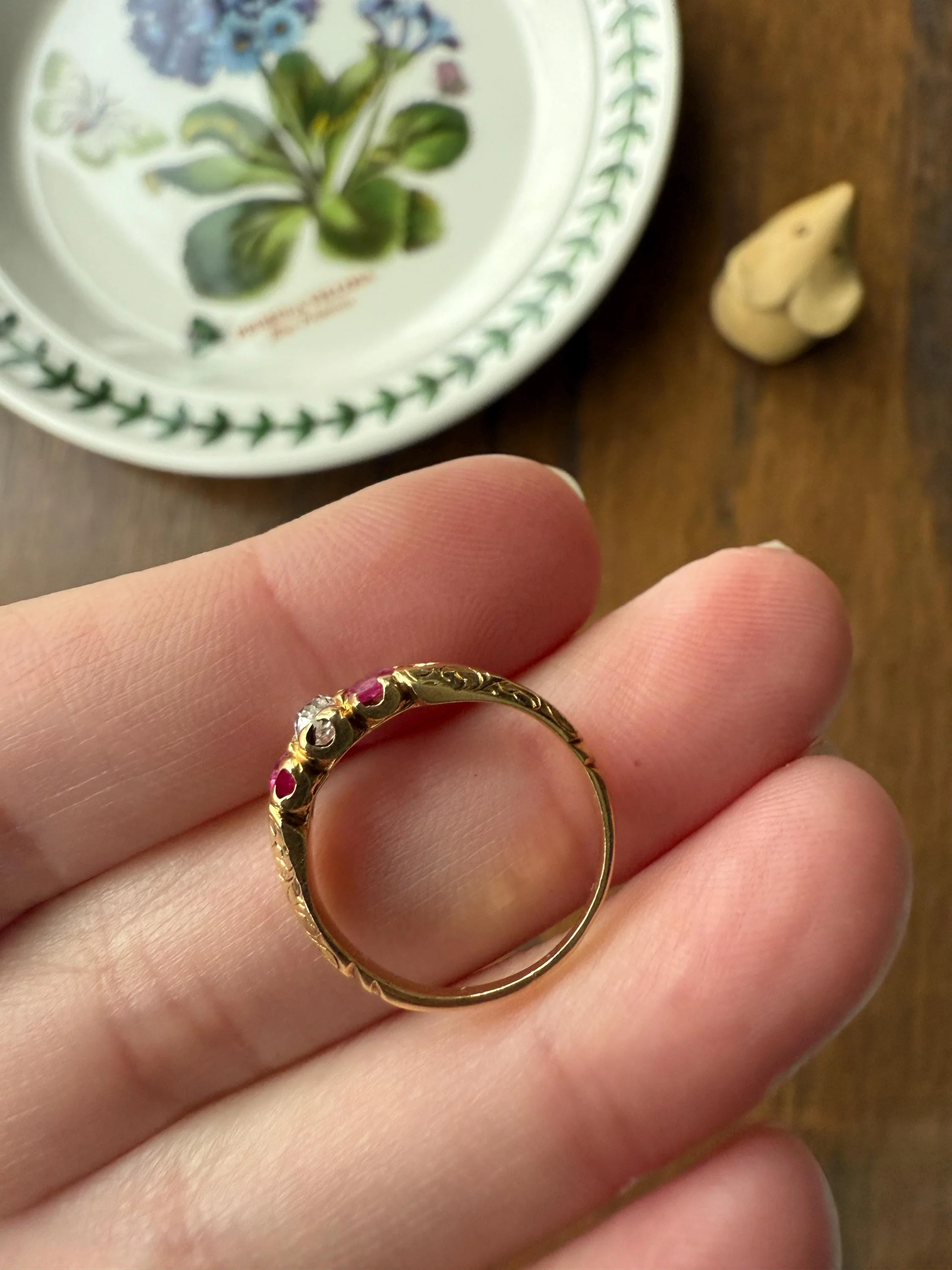 Antique Elongated Old Mine Cut DIAMOND Ruby Pink 18k Gold Three Stone Ring Stacker Band Victorian Pinky Midi Engraved Knife Edge Shoulders - Image 18