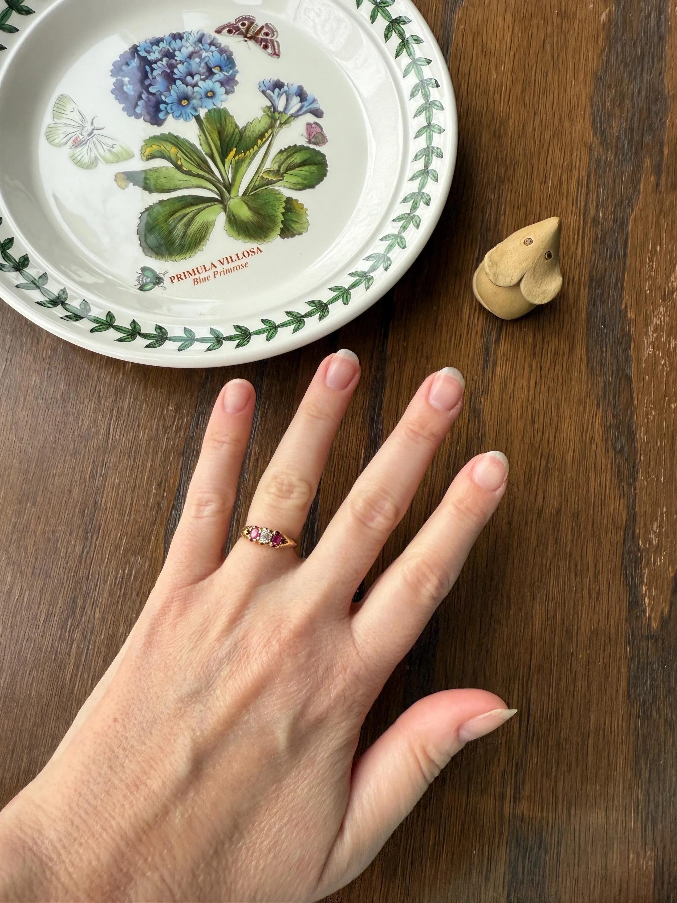 Antique Elongated Old Mine Cut DIAMOND Ruby Pink 18k Gold Three Stone Ring Stacker Band Victorian Pinky Midi Engraved Knife Edge Shoulders - Image 4