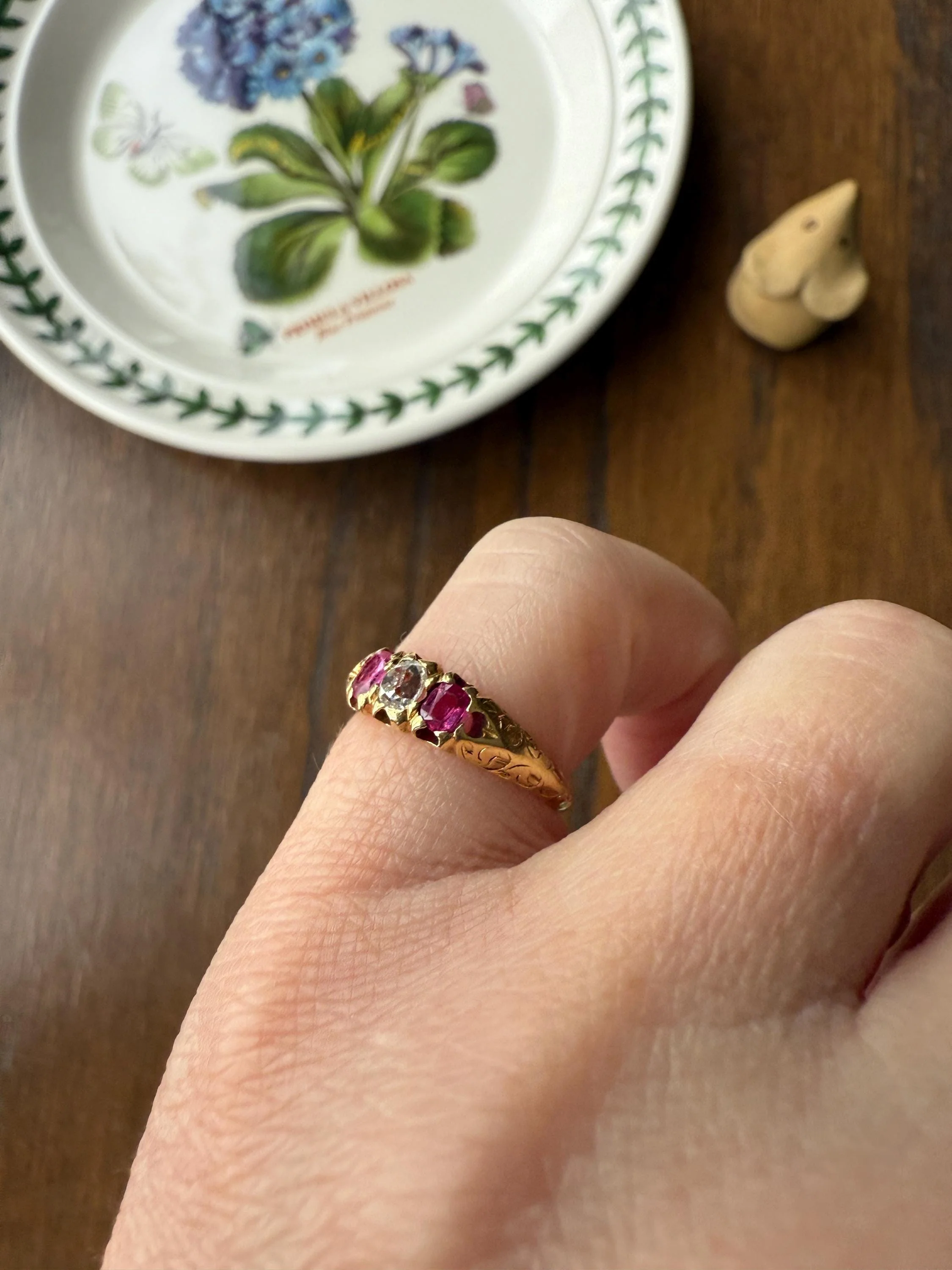 Antique Elongated Old Mine Cut DIAMOND Ruby Pink 18k Gold Three Stone Ring Stacker Band Victorian Pinky Midi Engraved Knife Edge Shoulders - Image 5