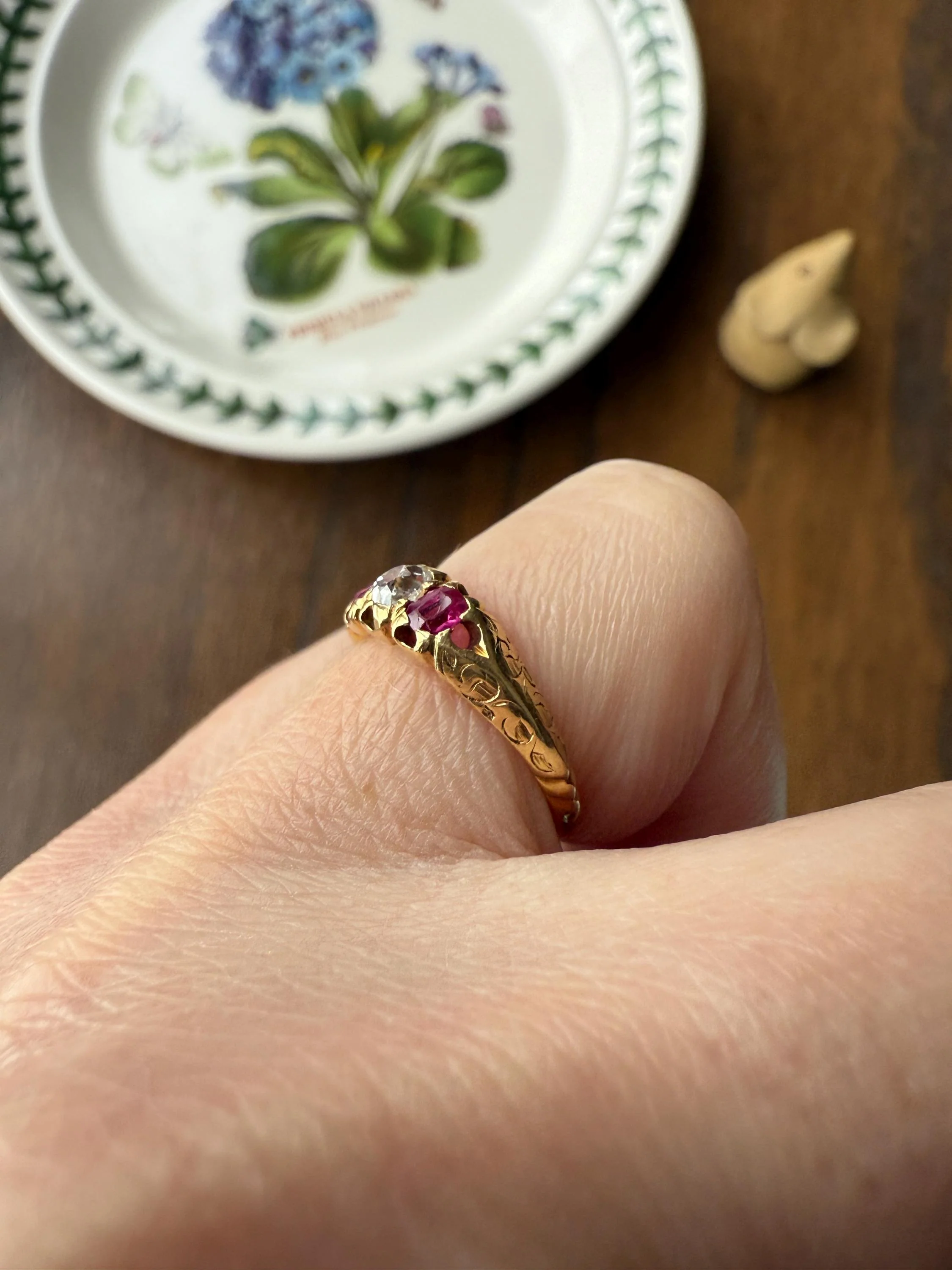Antique Elongated Old Mine Cut DIAMOND Ruby Pink 18k Gold Three Stone Ring Stacker Band Victorian Pinky Midi Engraved Knife Edge Shoulders - Image 9