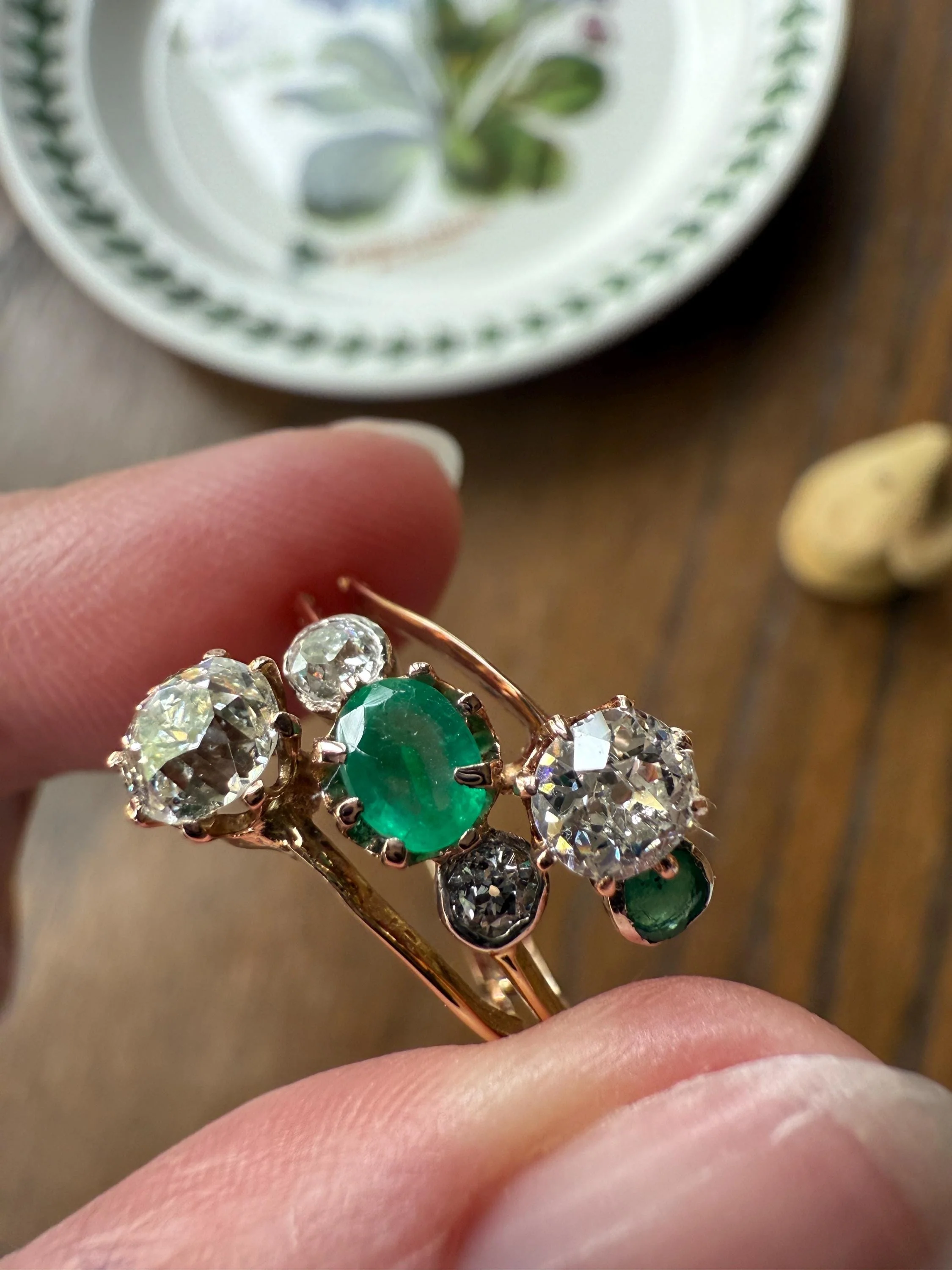 Antique EMERALD 1.4 Carat Old Mine Cut DIAMOND Angled Cluster Ring Chunky Victorian 18k Gold Two Levels Double Bands Green - Image 2