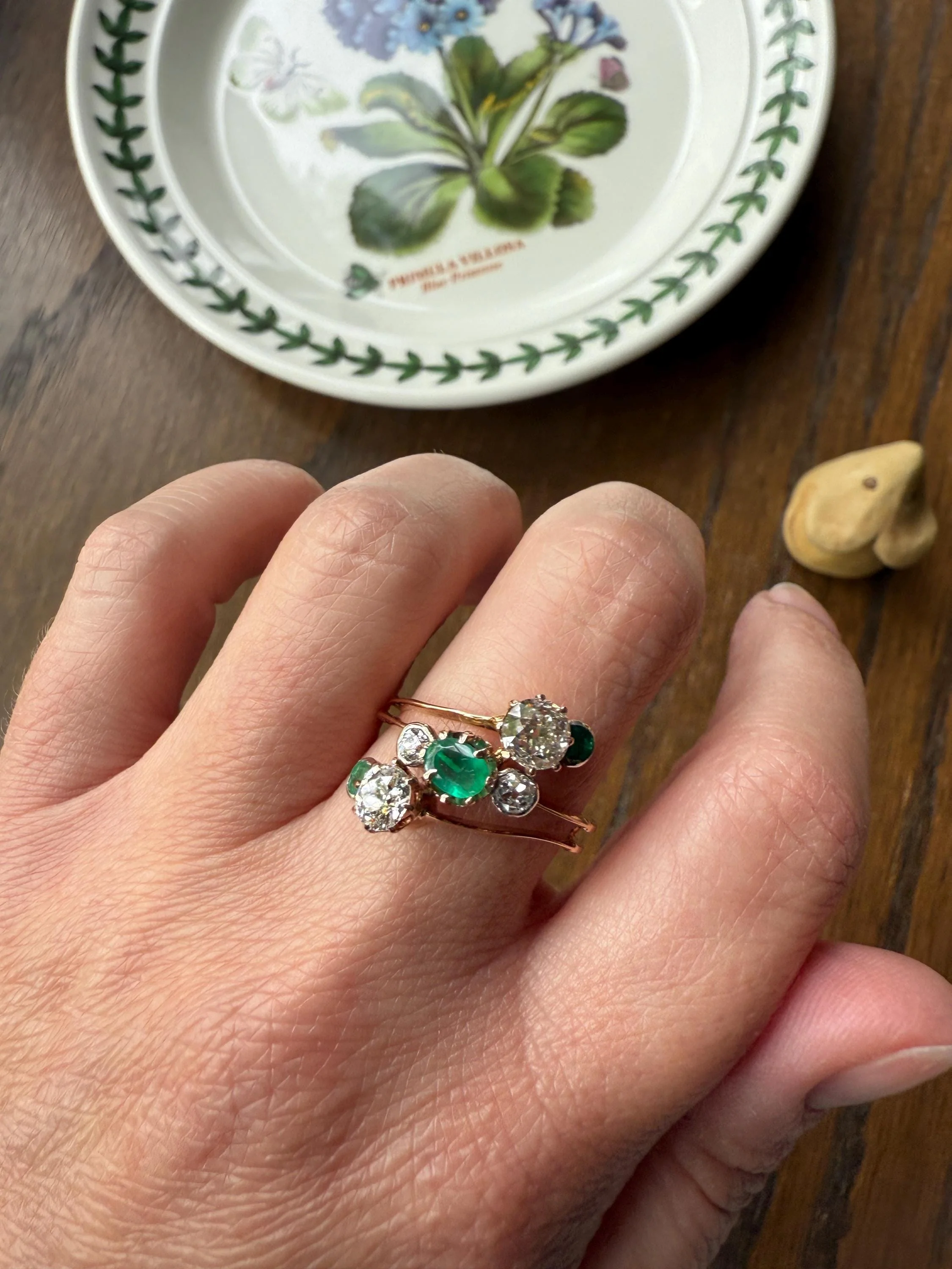 Antique EMERALD 1.4 Carat Old Mine Cut DIAMOND Angled Cluster Ring Chunky Victorian 18k Gold Two Levels Double Bands Green - Image 3
