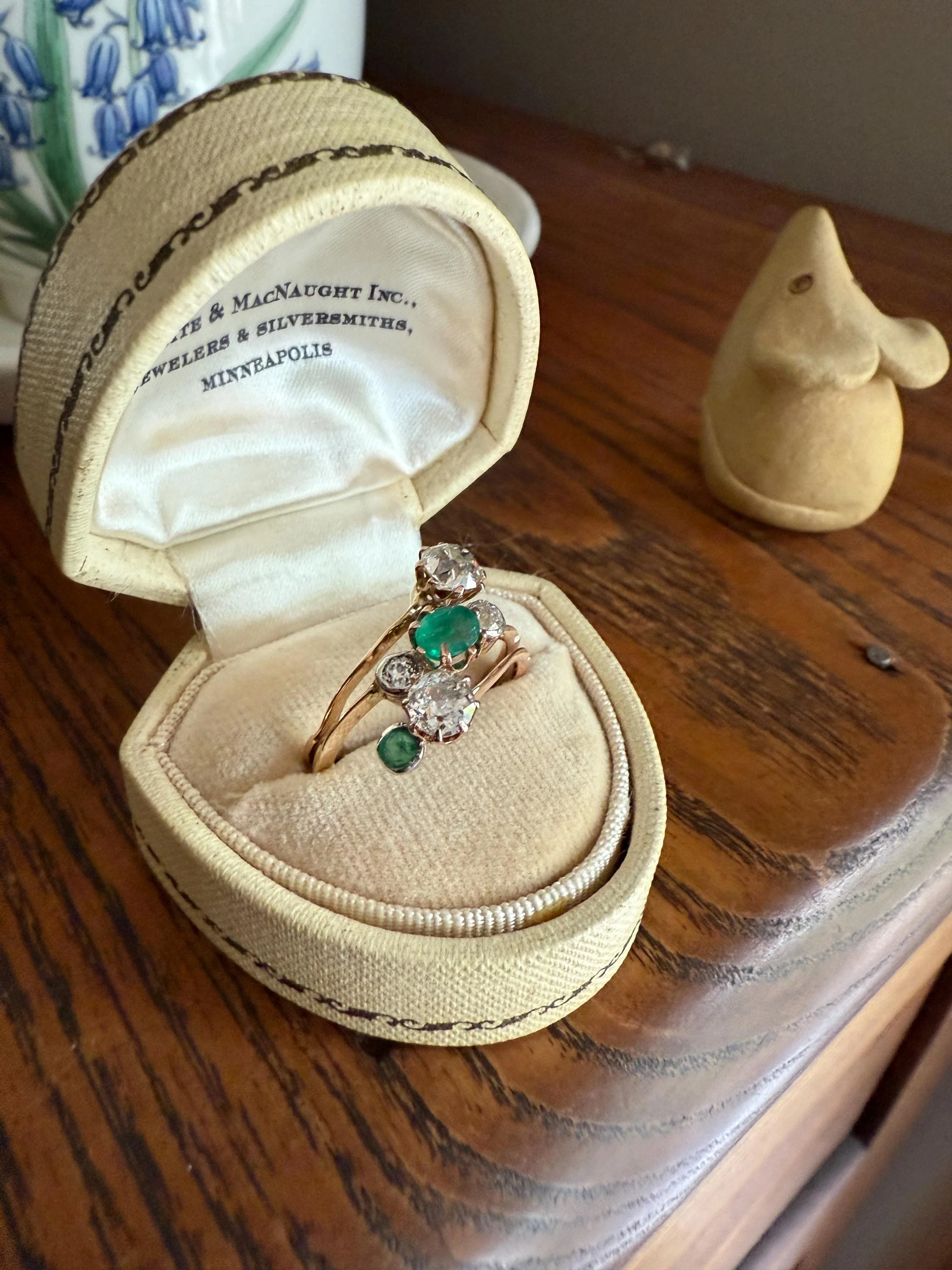 Antique EMERALD 1.4 Carat Old Mine Cut DIAMOND Angled Cluster Ring Chunky Victorian 18k Gold Two Levels Double Bands Green - Image 6