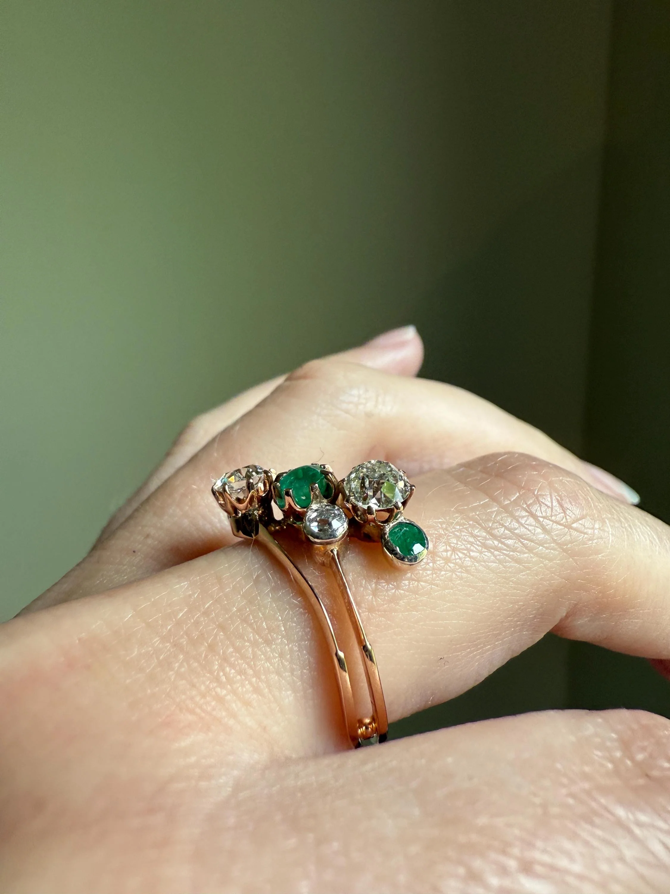 Antique EMERALD 1.4 Carat Old Mine Cut DIAMOND Angled Cluster Ring Chunky Victorian 18k Gold Two Levels Double Bands Green - Image 7