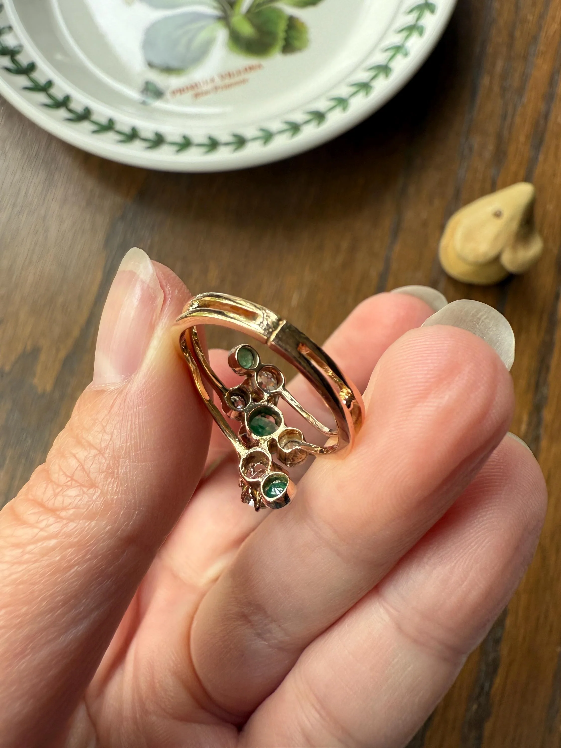 Antique EMERALD 1.4 Carat Old Mine Cut DIAMOND Angled Cluster Ring Chunky Victorian 18k Gold Two Levels Double Bands Green - Image 9