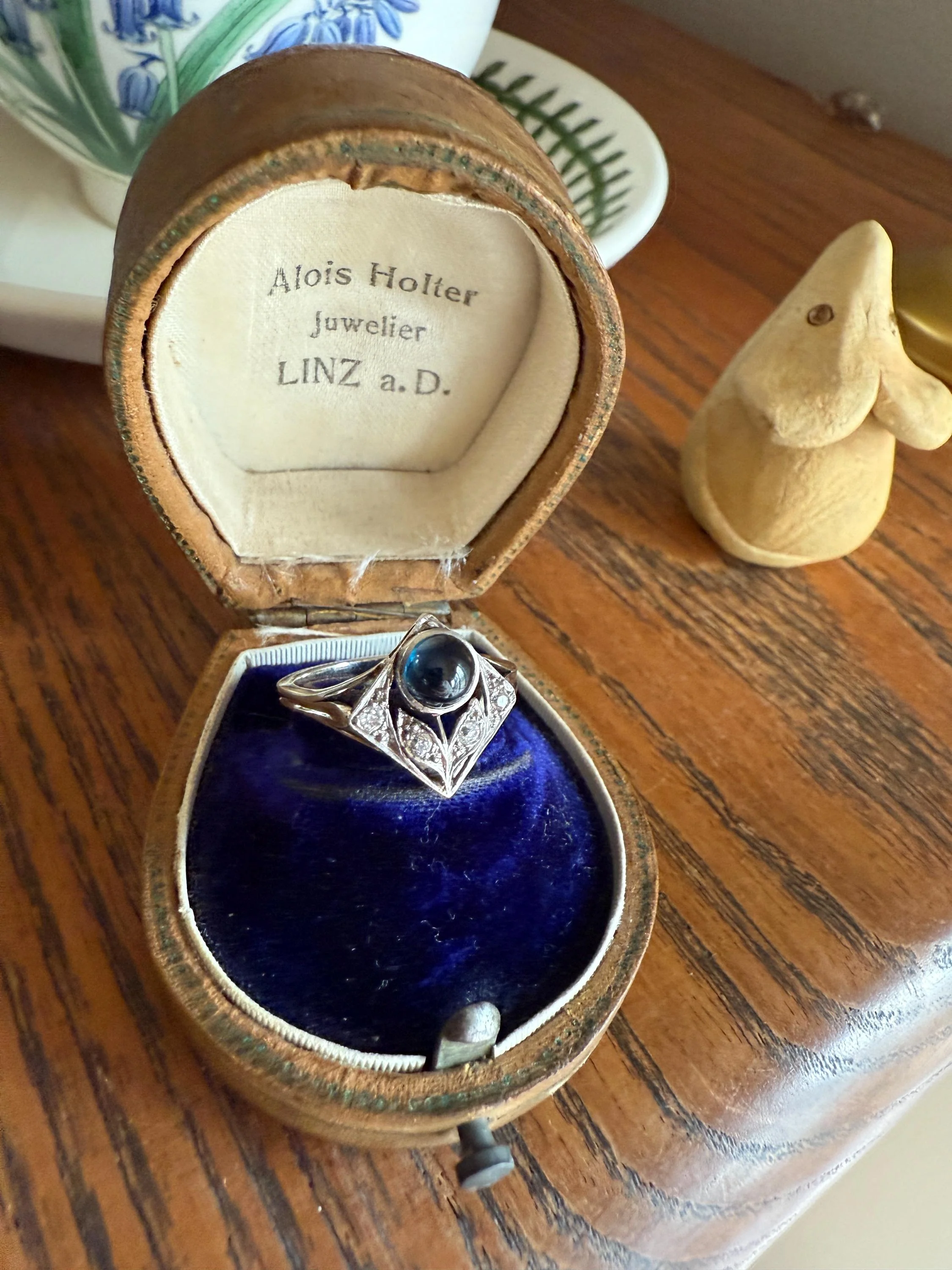 Antique FLOWER Glowing Blue Natural Sapphire Old Mine Cut Diamond Panel Ring Art Deco Geometric 18k White Gold - Image 15