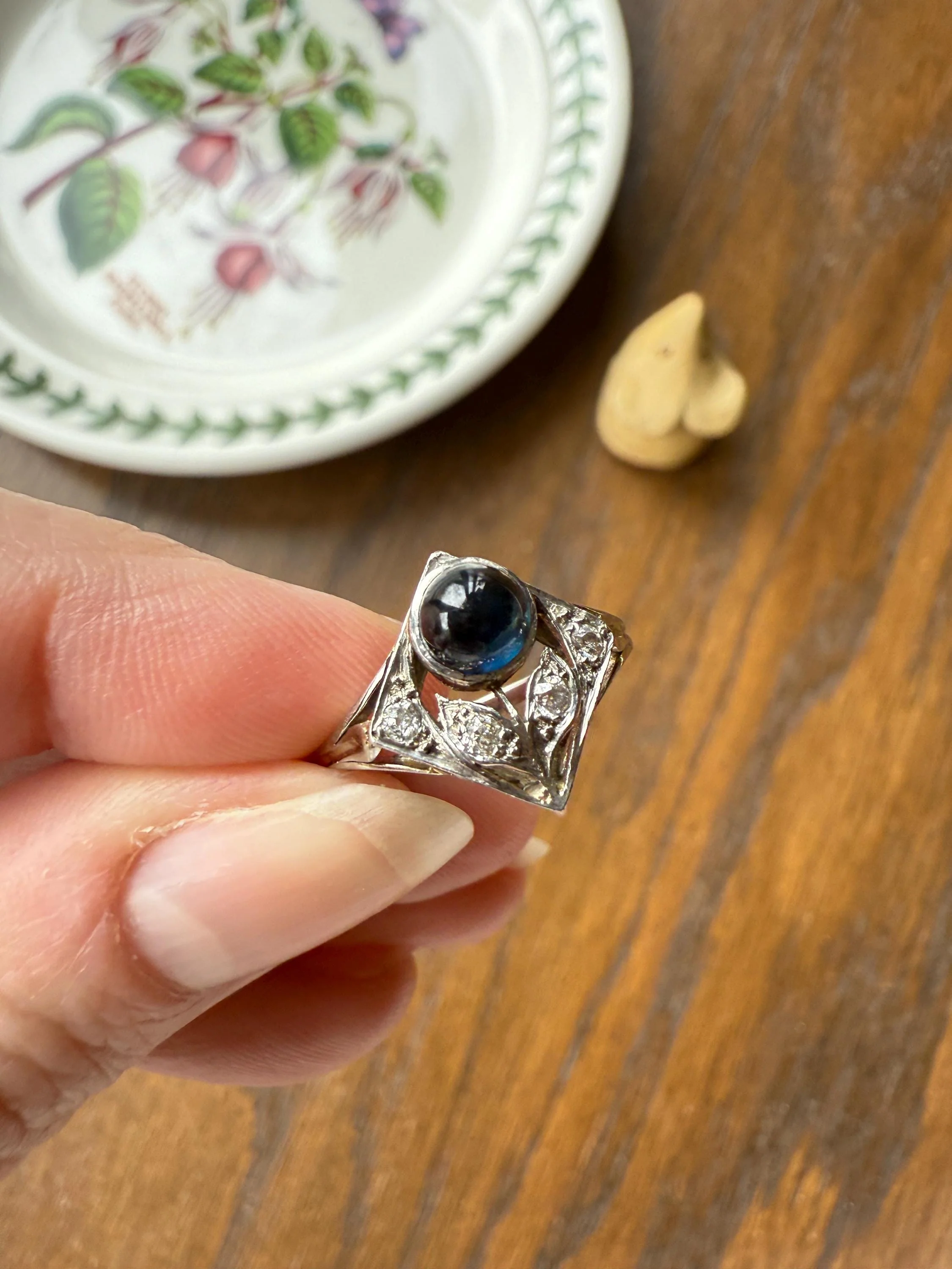 Antique FLOWER Glowing Blue Natural Sapphire Old Mine Cut Diamond Panel Ring Art Deco Geometric 18k White Gold - Image 5