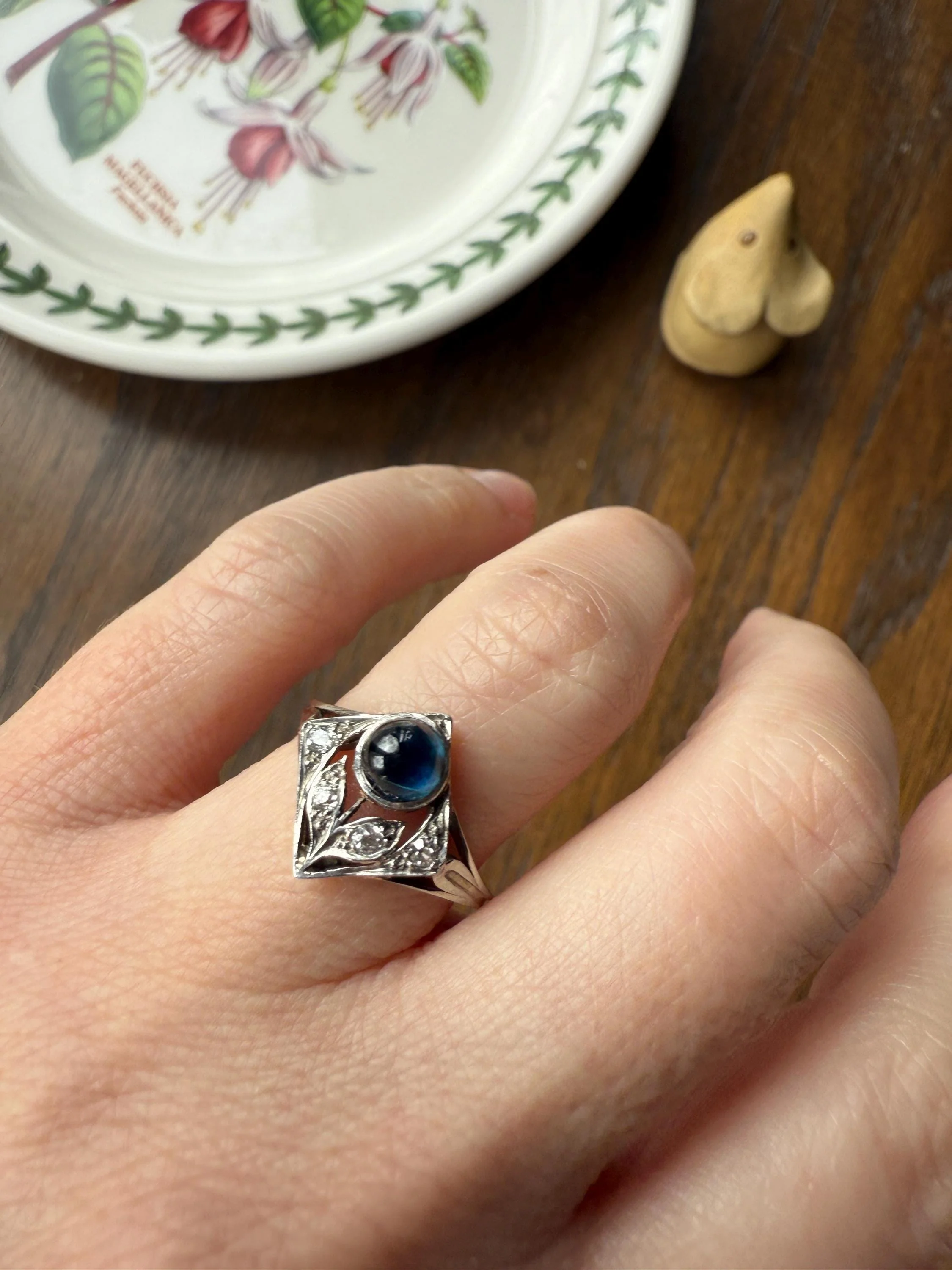 Antique FLOWER Glowing Blue Natural Sapphire Old Mine Cut Diamond Panel Ring Art Deco Geometric 18k White Gold - Image 7