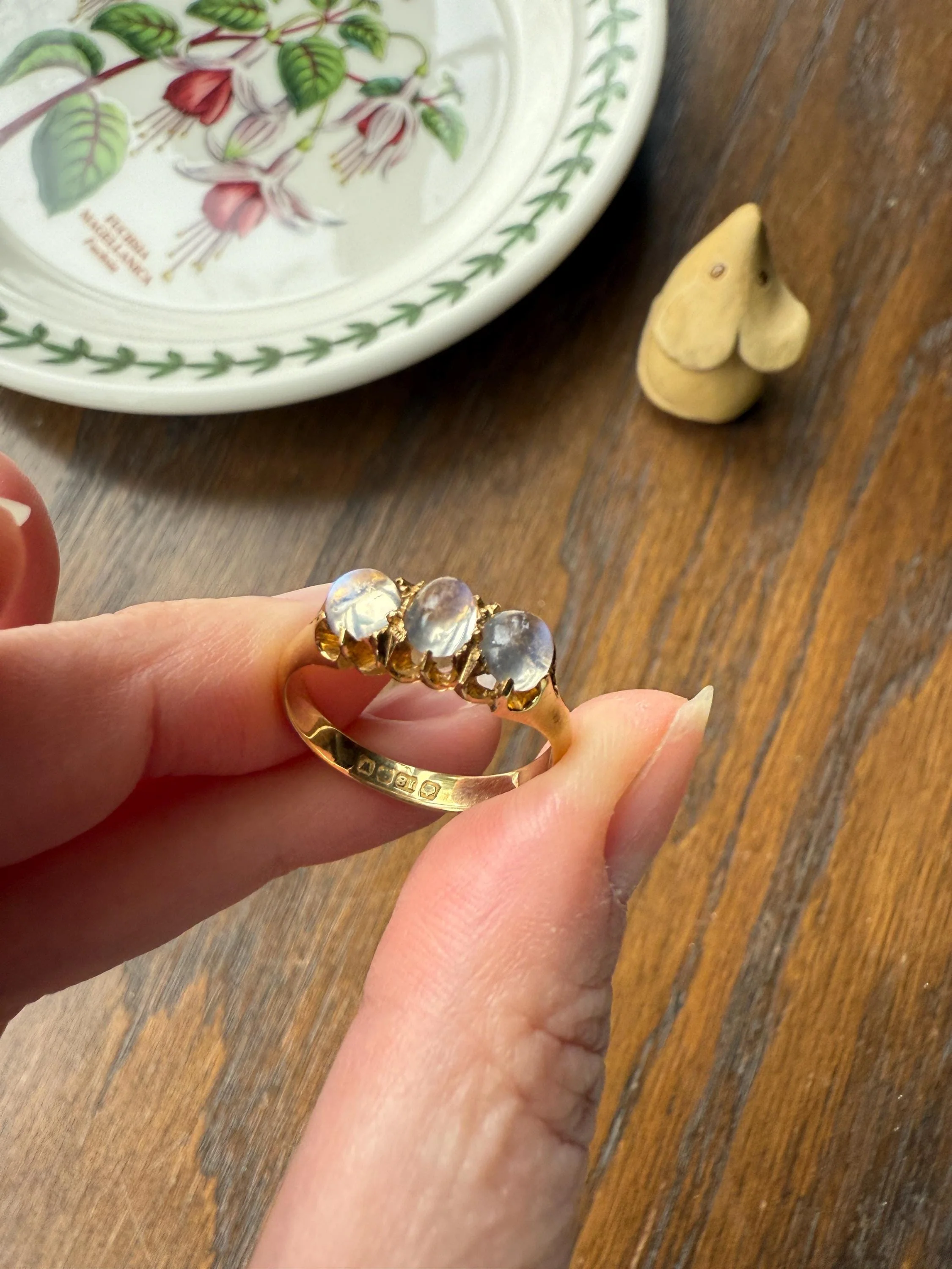 Antique Glowing Blue MOONSTONE Orb Three Stone 18k Gold Belcher Band Ring Man Unisex Stacker - Image 11