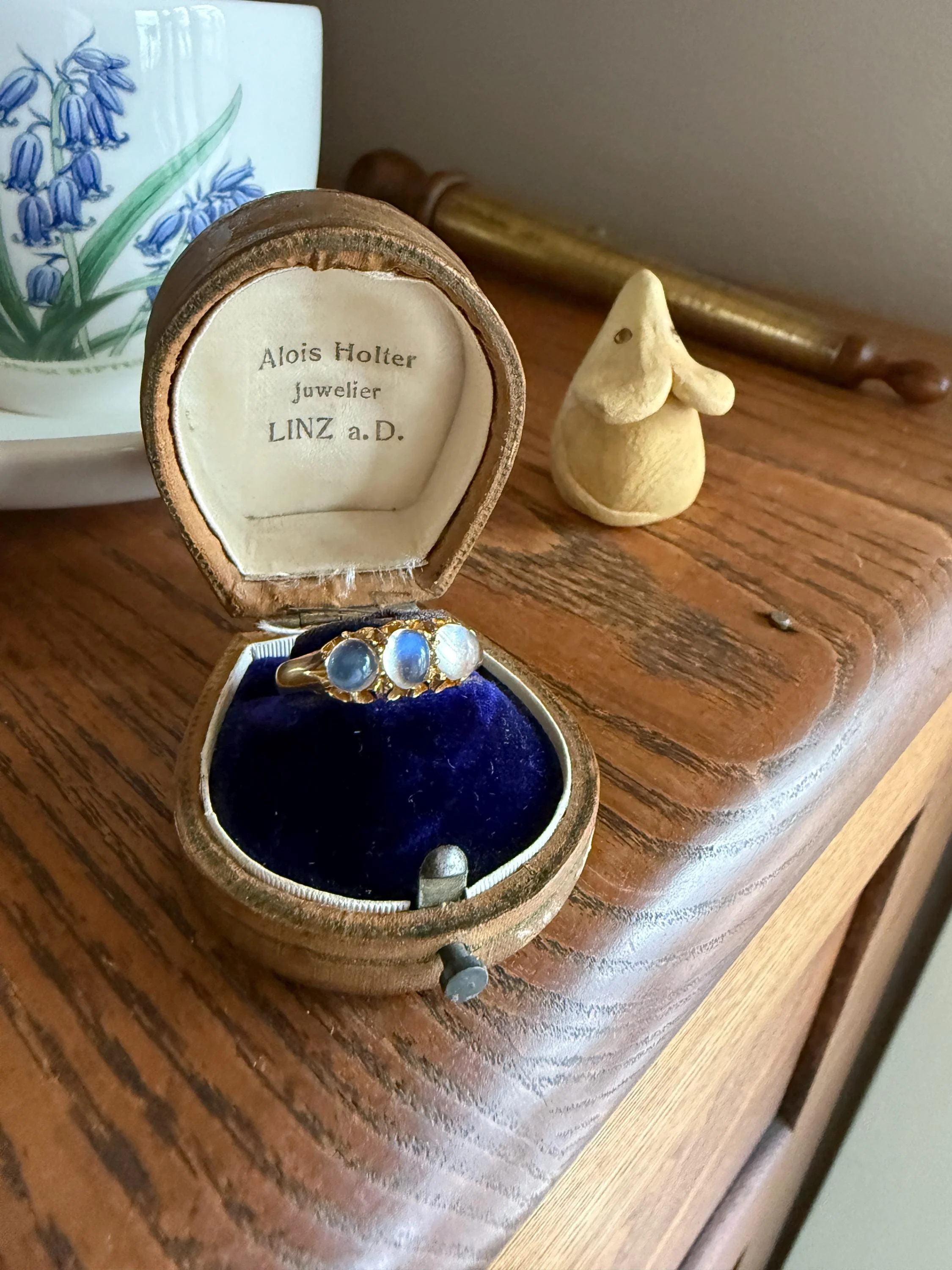 Antique Glowing Blue MOONSTONE Orb Three Stone 18k Gold Belcher Band Ring Man Unisex Stacker - Image 12