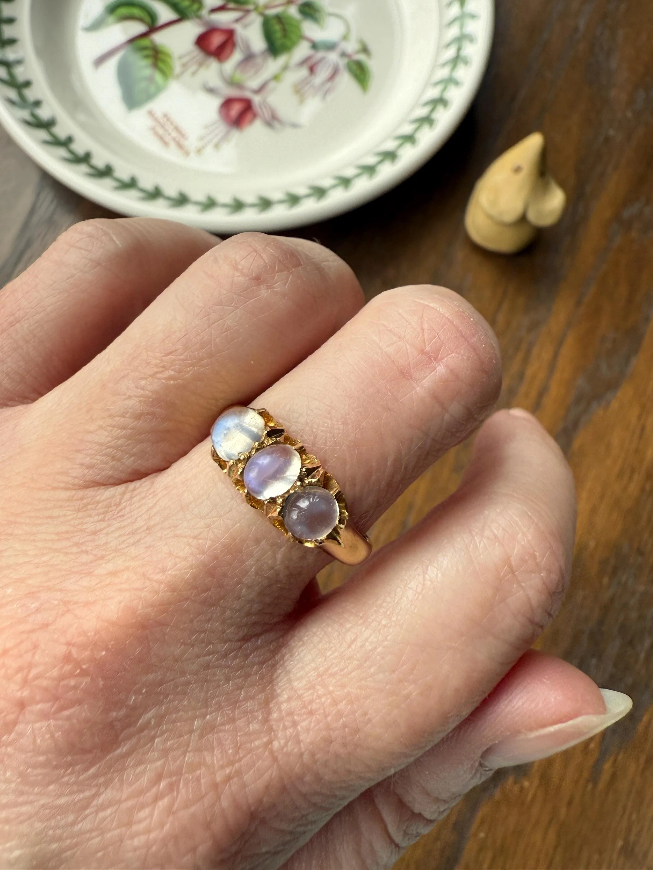 Antique Glowing Blue MOONSTONE Orb Three Stone 18k Gold Belcher Band Ring Man Unisex Stacker - Image 13
