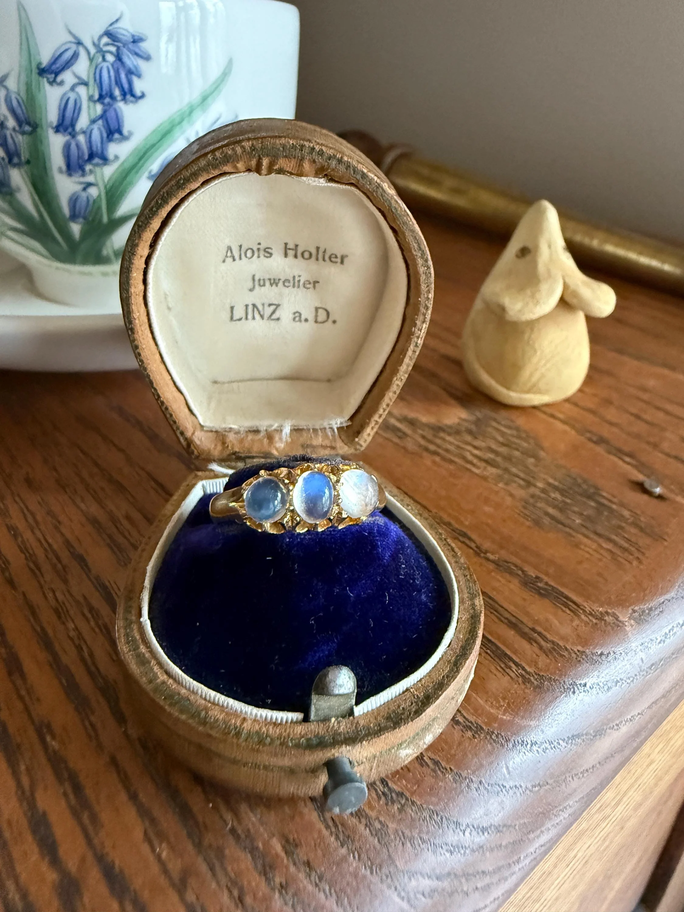 Antique Glowing Blue MOONSTONE Orb Three Stone 18k Gold Belcher Band Ring Man Unisex Stacker - Image 14