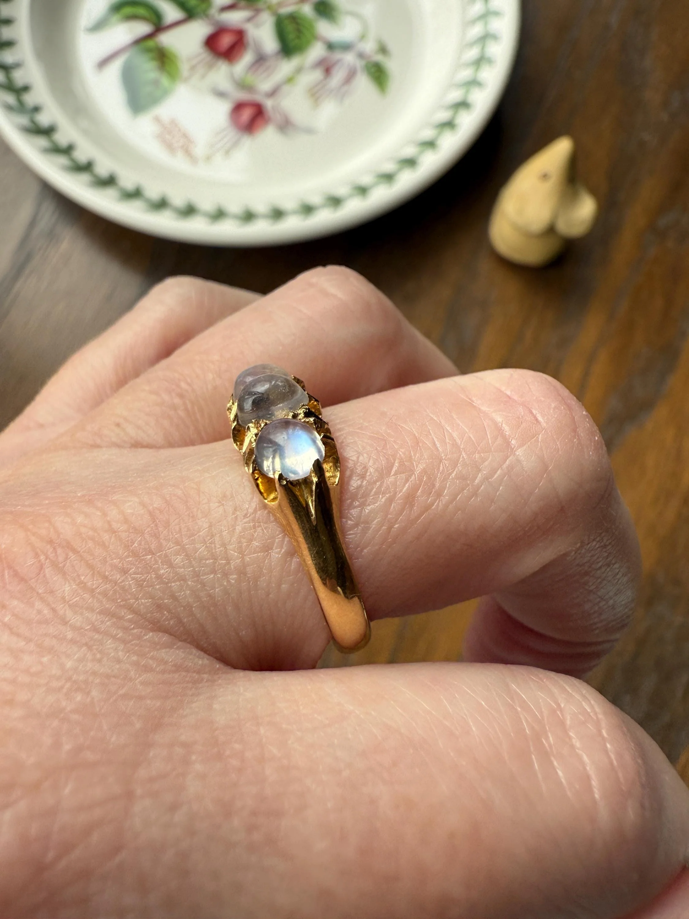 Antique Glowing Blue MOONSTONE Orb Three Stone 18k Gold Belcher Band Ring Man Unisex Stacker - Image 15
