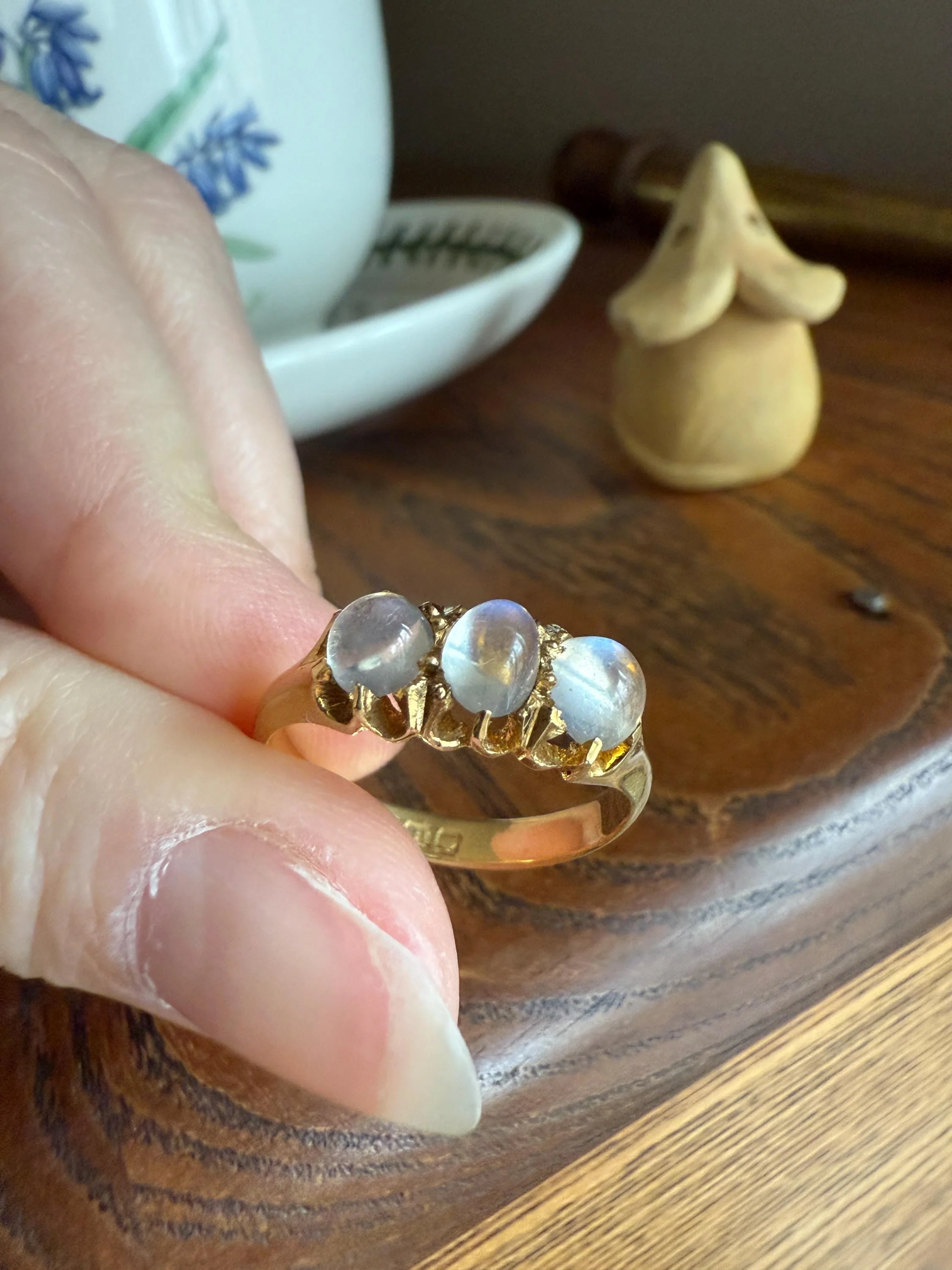 Antique Glowing Blue MOONSTONE Orb Three Stone 18k Gold Belcher Band Ring Man Unisex Stacker - Image 18