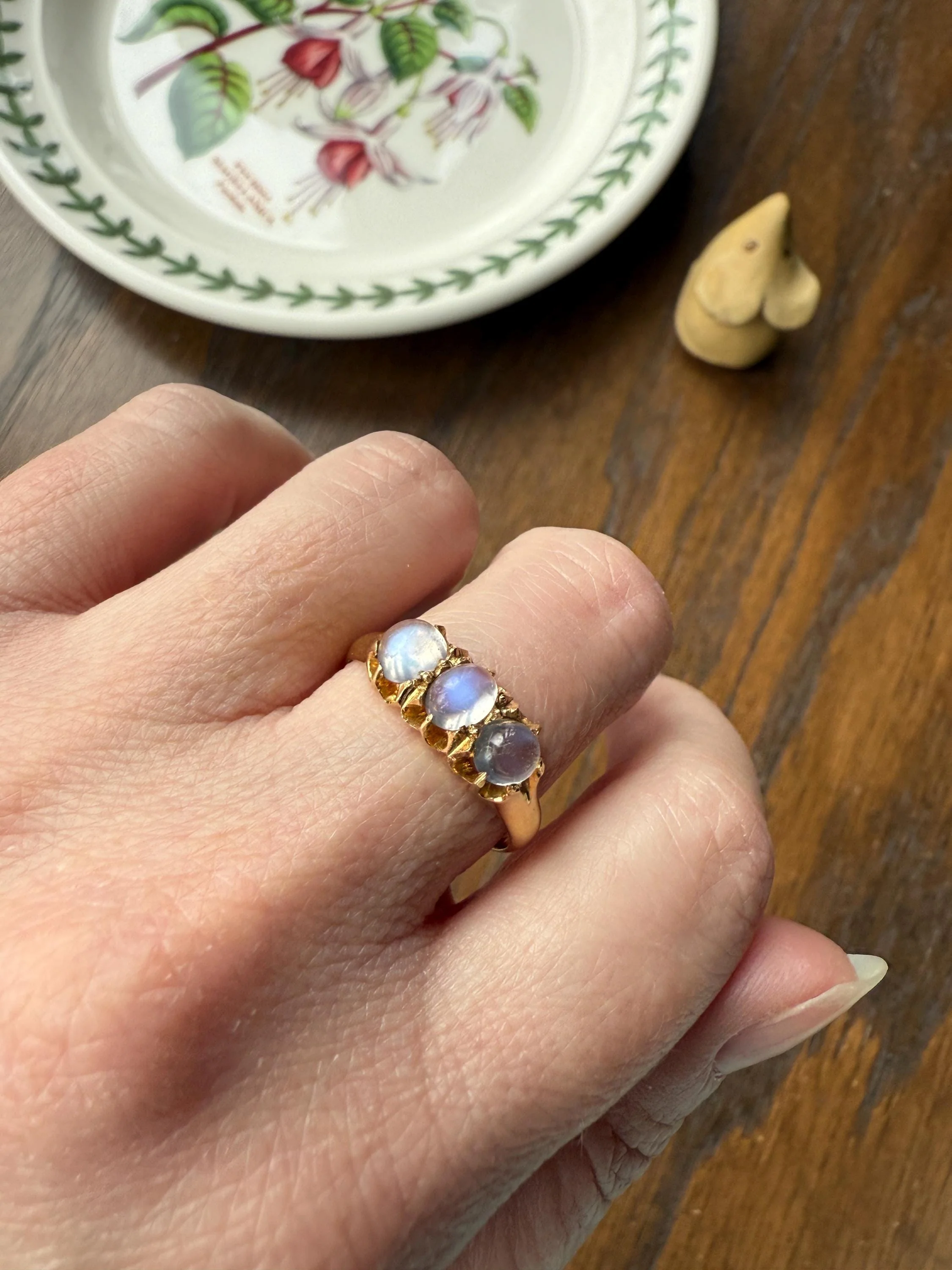 Antique Glowing Blue MOONSTONE Orb Three Stone 18k Gold Belcher Band Ring Man Unisex Stacker - Image 2