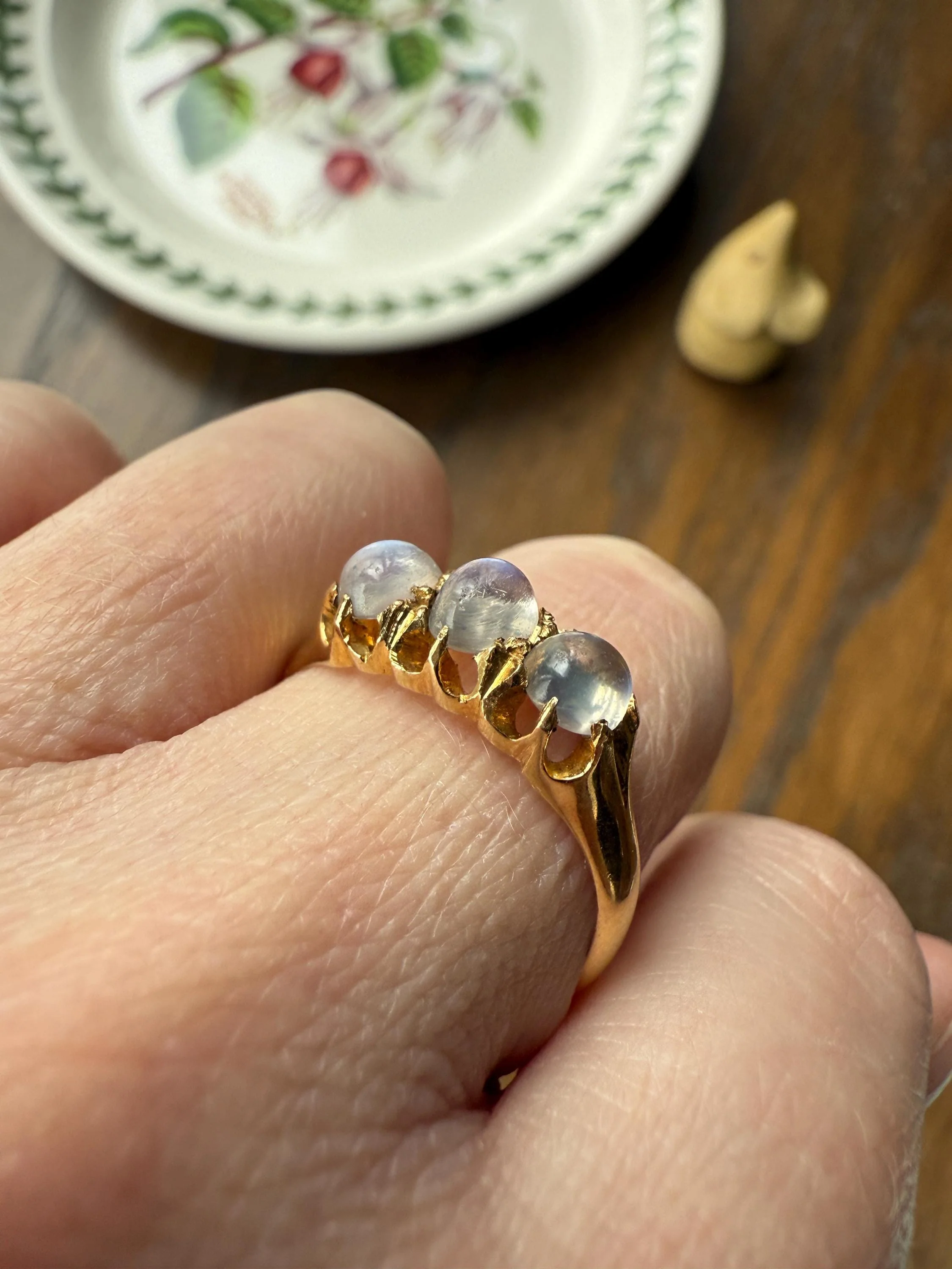 Antique Glowing Blue MOONSTONE Orb Three Stone 18k Gold Belcher Band Ring Man Unisex Stacker - Image 7
