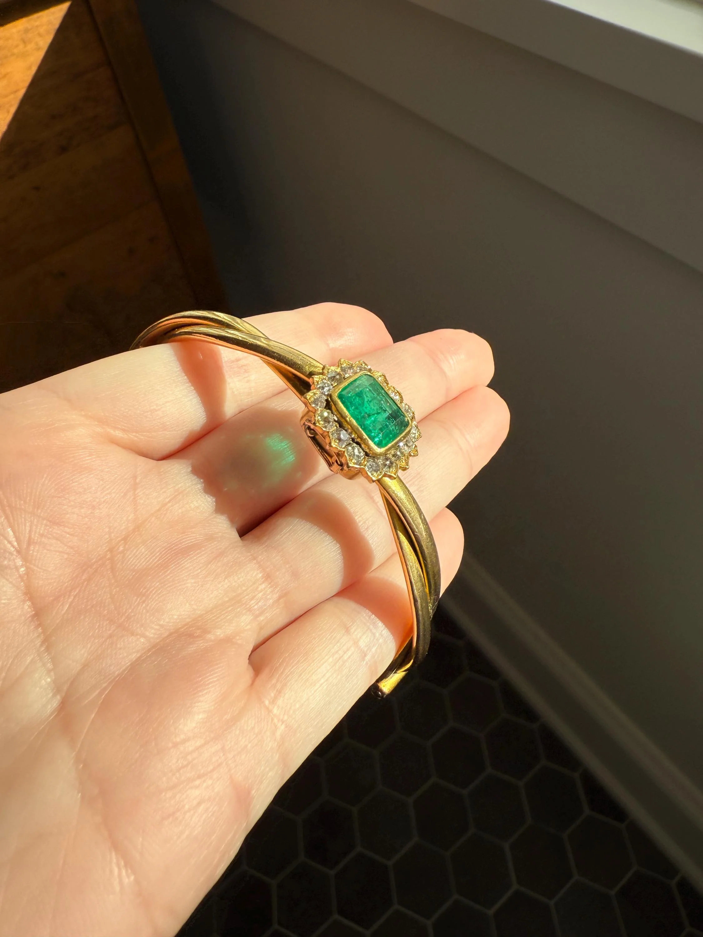 Antique Green Natural EMERALD Old Mine Cut Diamond Halo Hinged Bangle Bracelet 14k Solid Gold Rosy & YG Glowing Victorian Edwardian Twist - Image 14