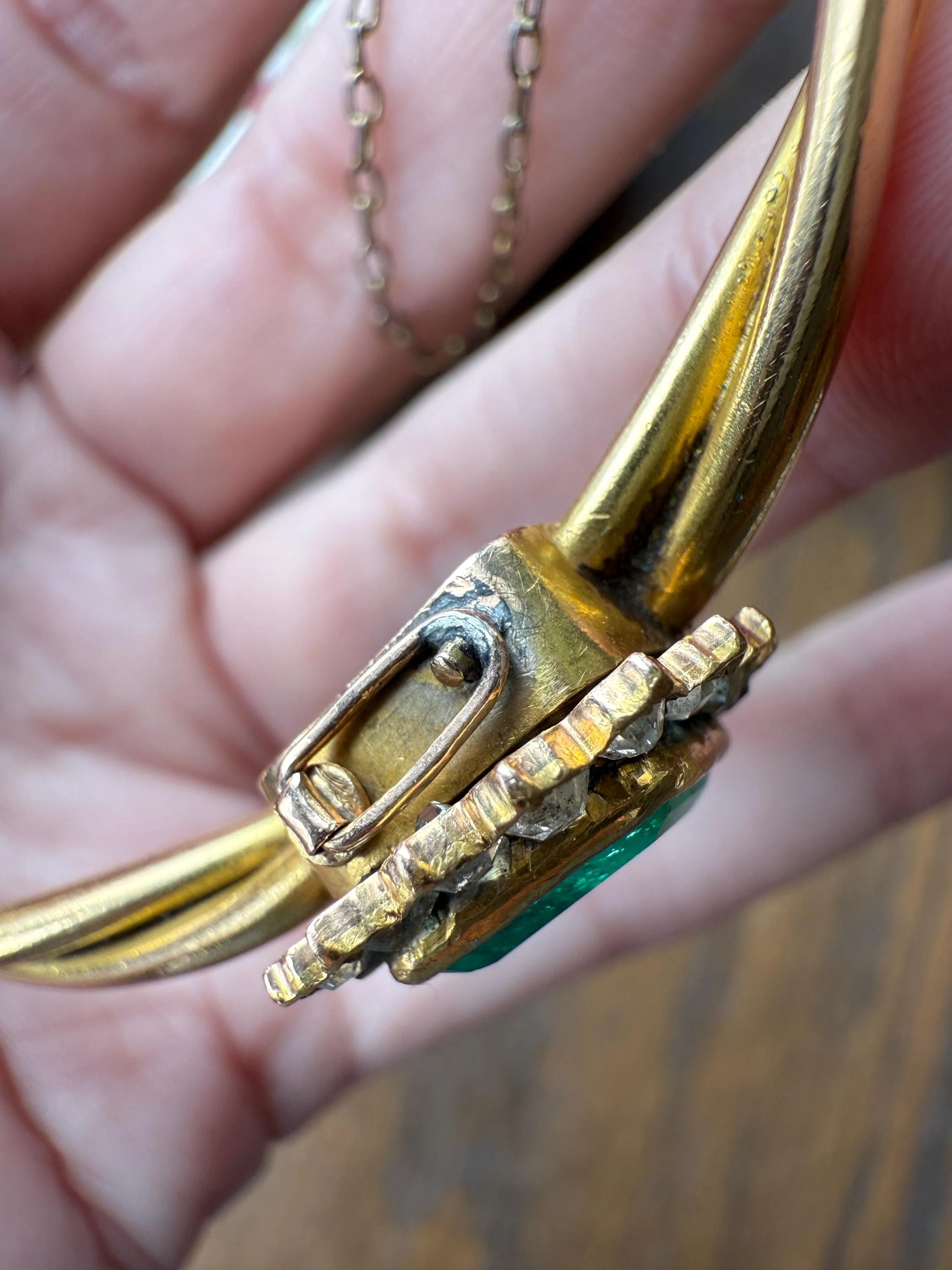 Antique Green Natural EMERALD Old Mine Cut Diamond Halo Hinged Bangle Bracelet 14k Solid Gold Rosy & YG Glowing Victorian Edwardian Twist - Image 18