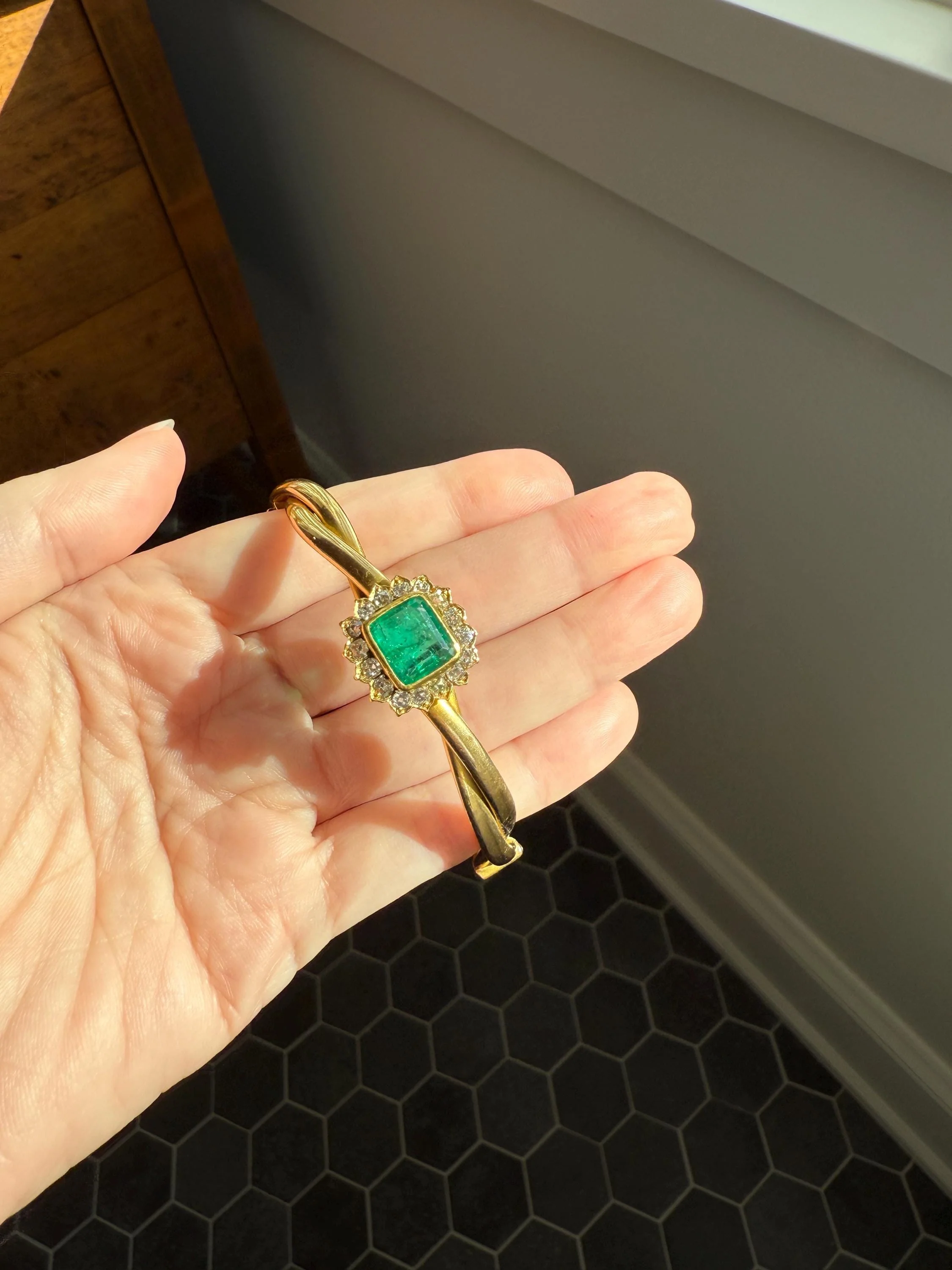 Antique Green Natural EMERALD Old Mine Cut Diamond Halo Hinged Bangle Bracelet 14k Solid Gold Rosy & YG Glowing Victorian Edwardian Twist - Image 4
