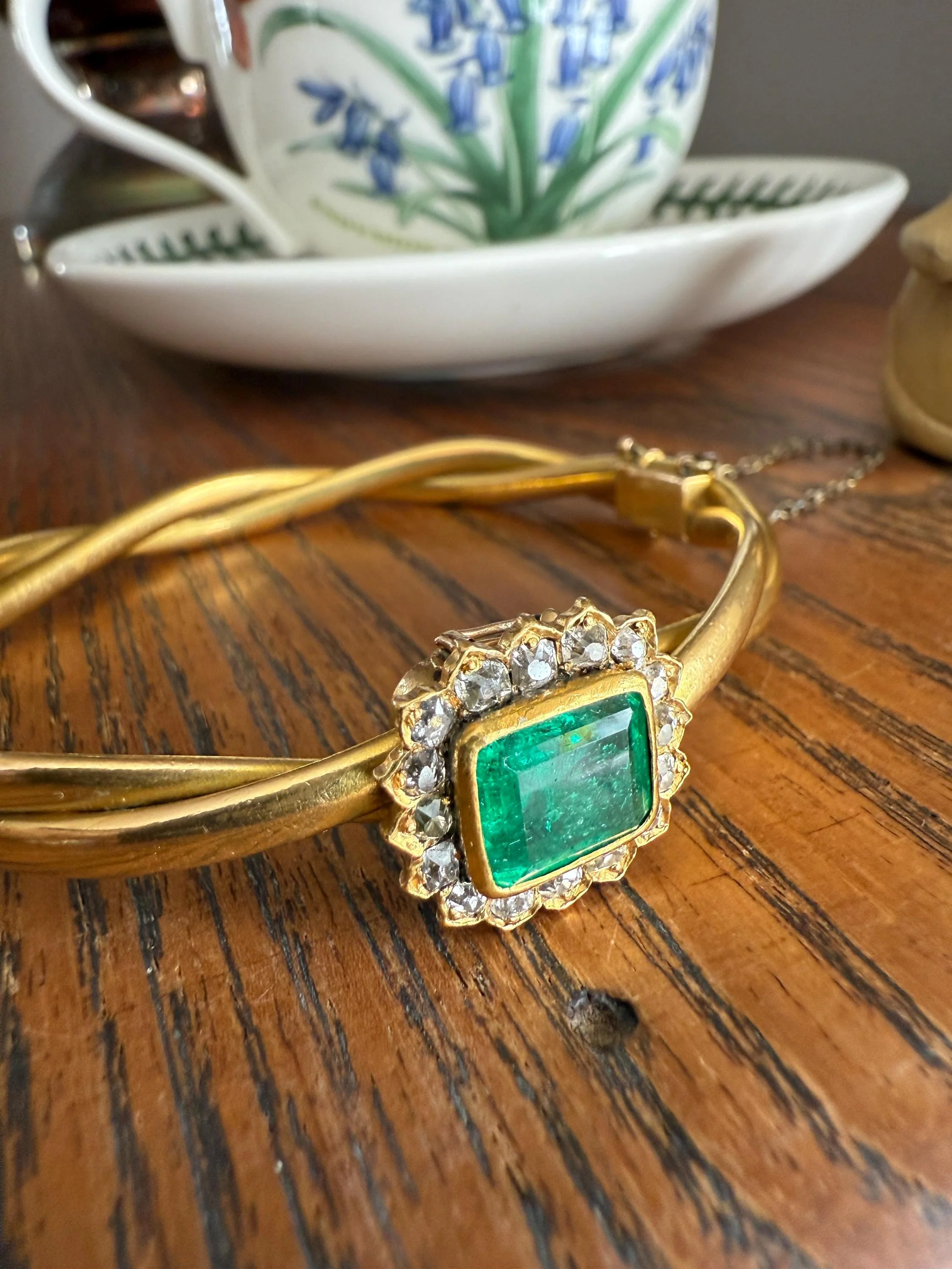 Antique Green Natural EMERALD Old Mine Cut Diamond Halo Hinged Bangle Bracelet 14k Solid Gold Rosy & YG Glowing Victorian Edwardian Twist - Image 6