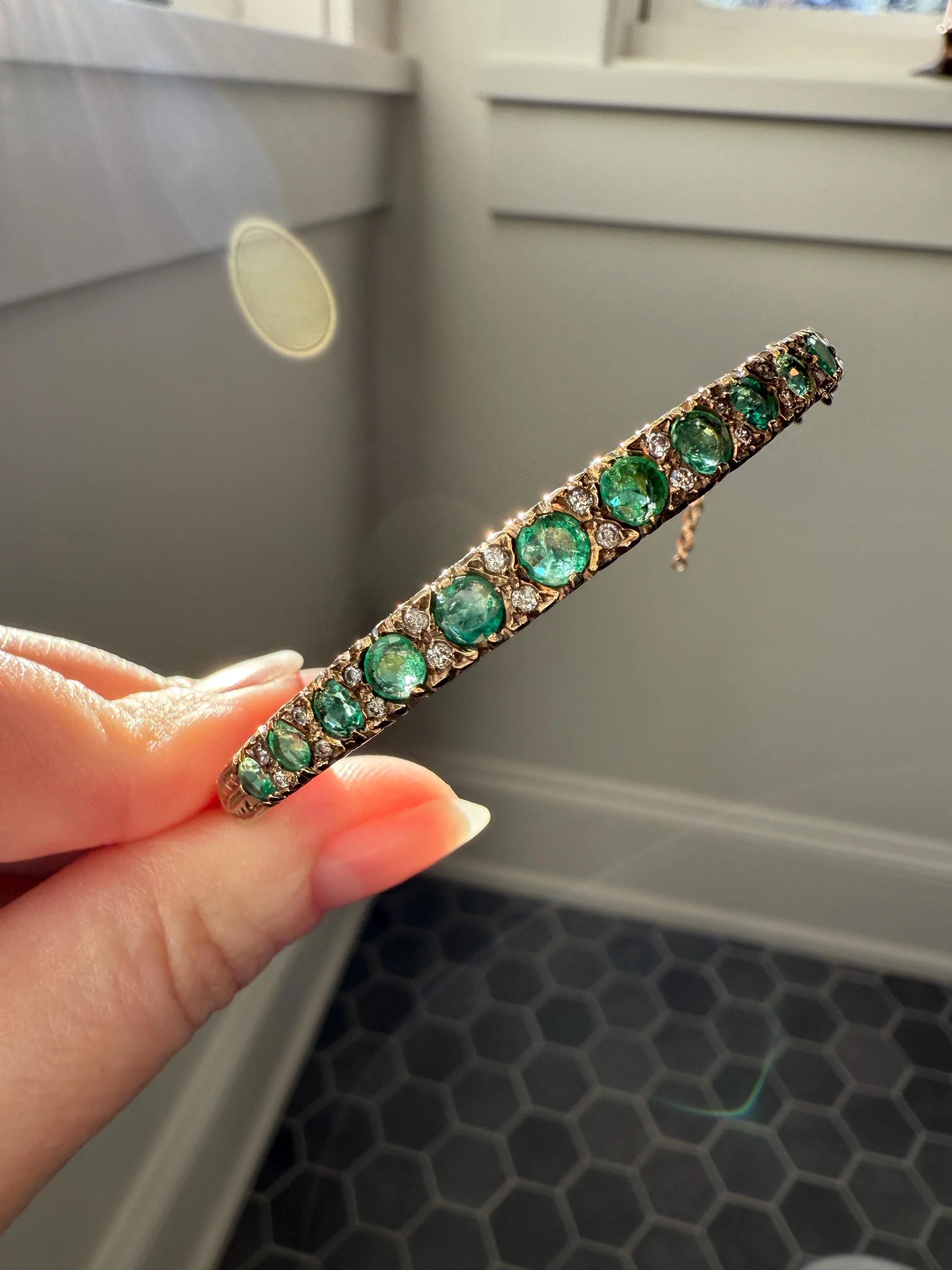 Antique Green Natural EMERALD Single Cut Diamond Hinged Bangle Bracelet 9k Gold Victorian Edwardian Ornate Swirls Not 10k - Image 5