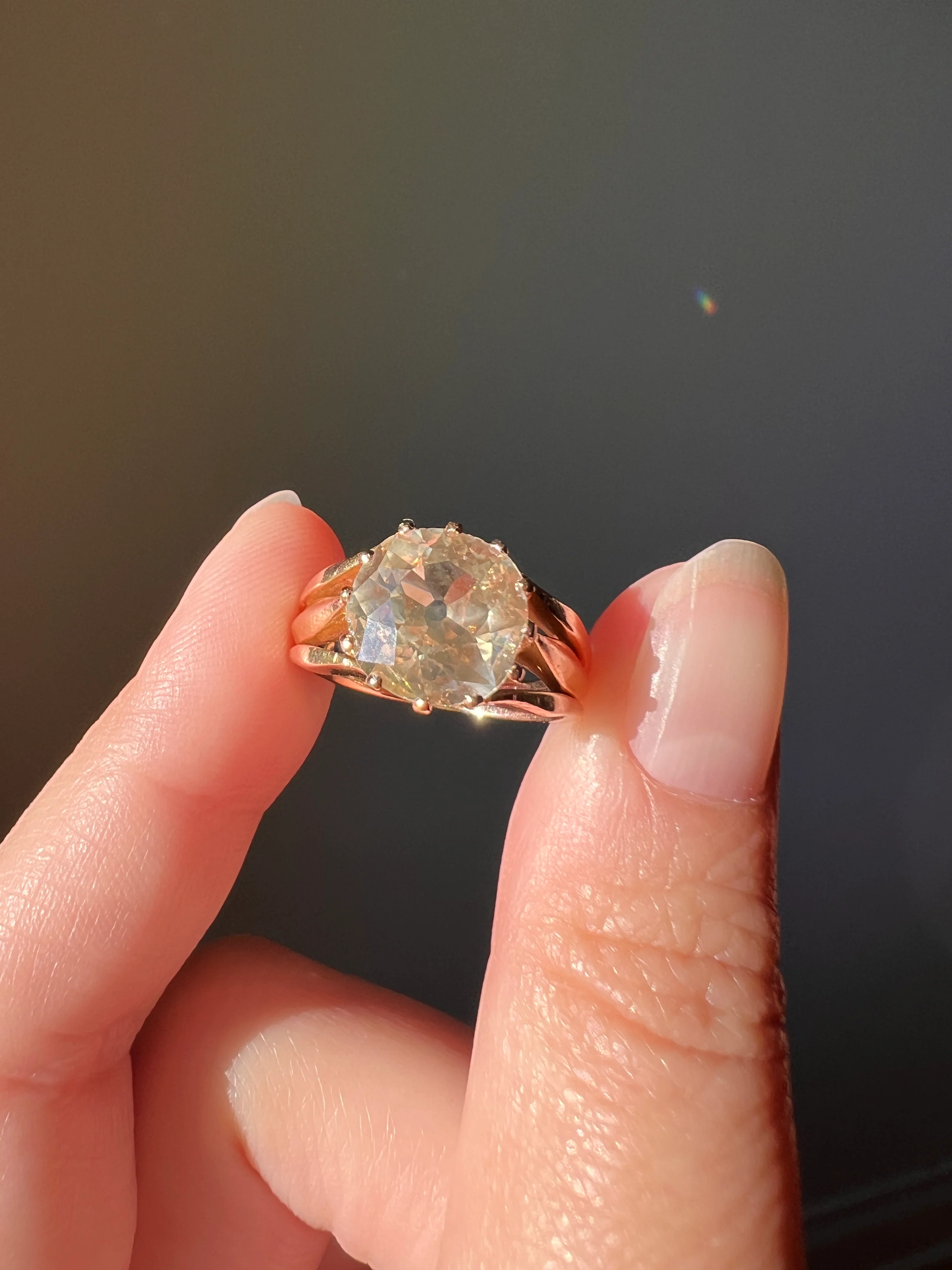 ANTIQUE Large 2.5 Carat Old European Cut DIAMOND Solitaire Ring Warm Pale Yellow Light Brown 18k Rose Gold c1900 - Image 11